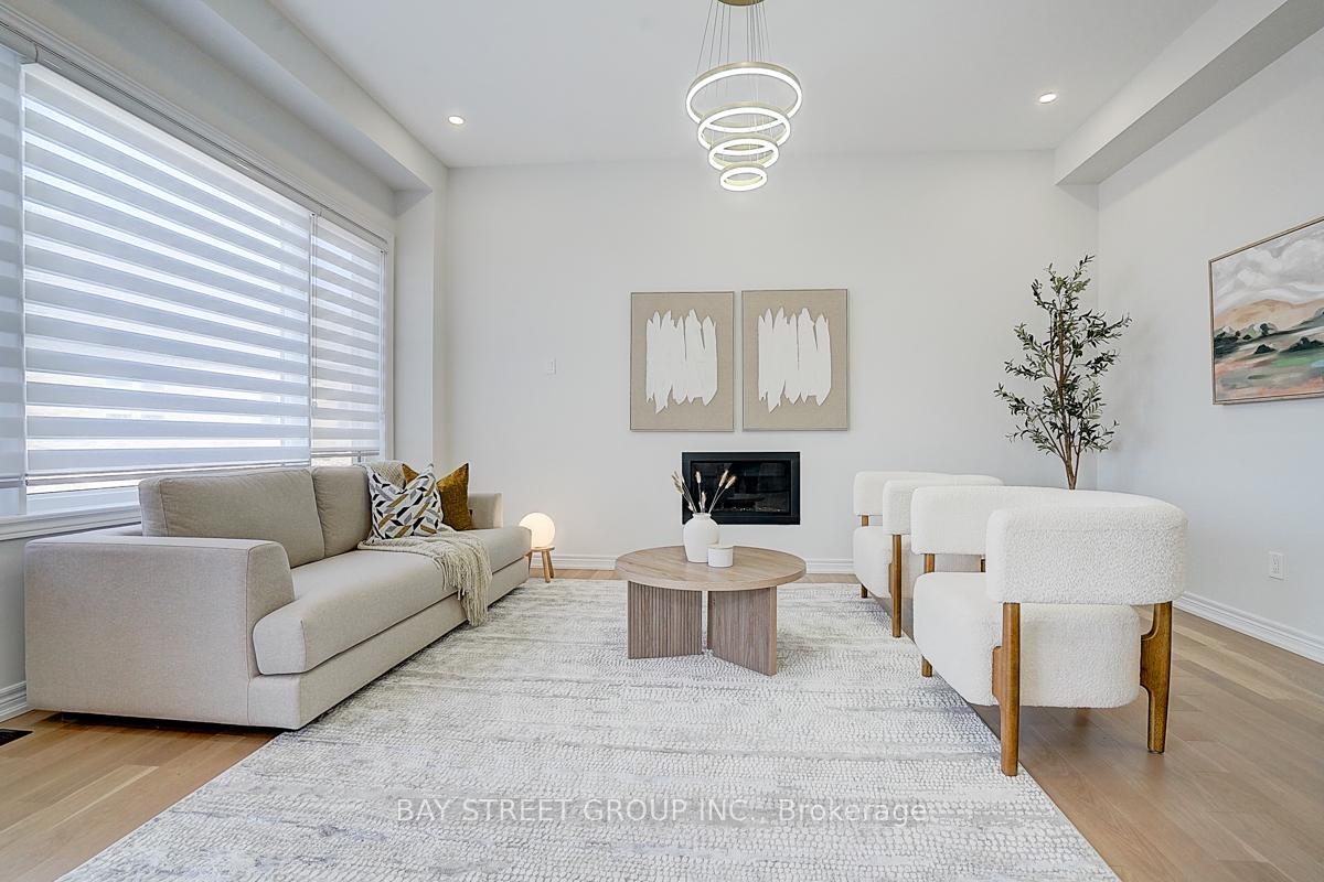Photo 10 of 100 Woodhaven Avenue, Aurora, Aurora Estates — HOMEH