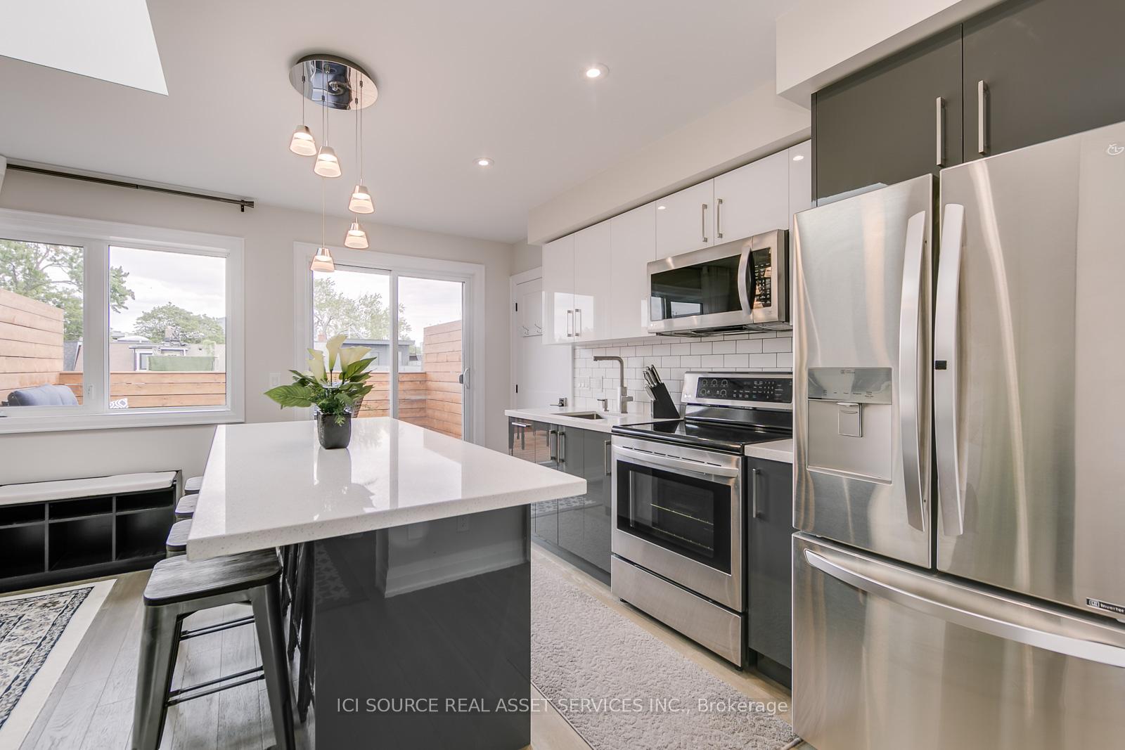 Photo 3 of Unit 3rd Fl, 49 Beatrice Street, Toronto, Trinity-Bellwoods — HOMEH