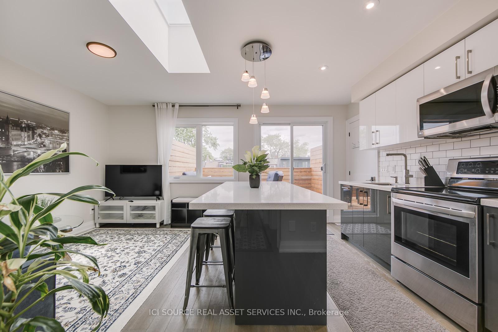 Photo 5 of Unit 3rd Fl, 49 Beatrice Street, Toronto, Trinity-Bellwoods — HOMEH