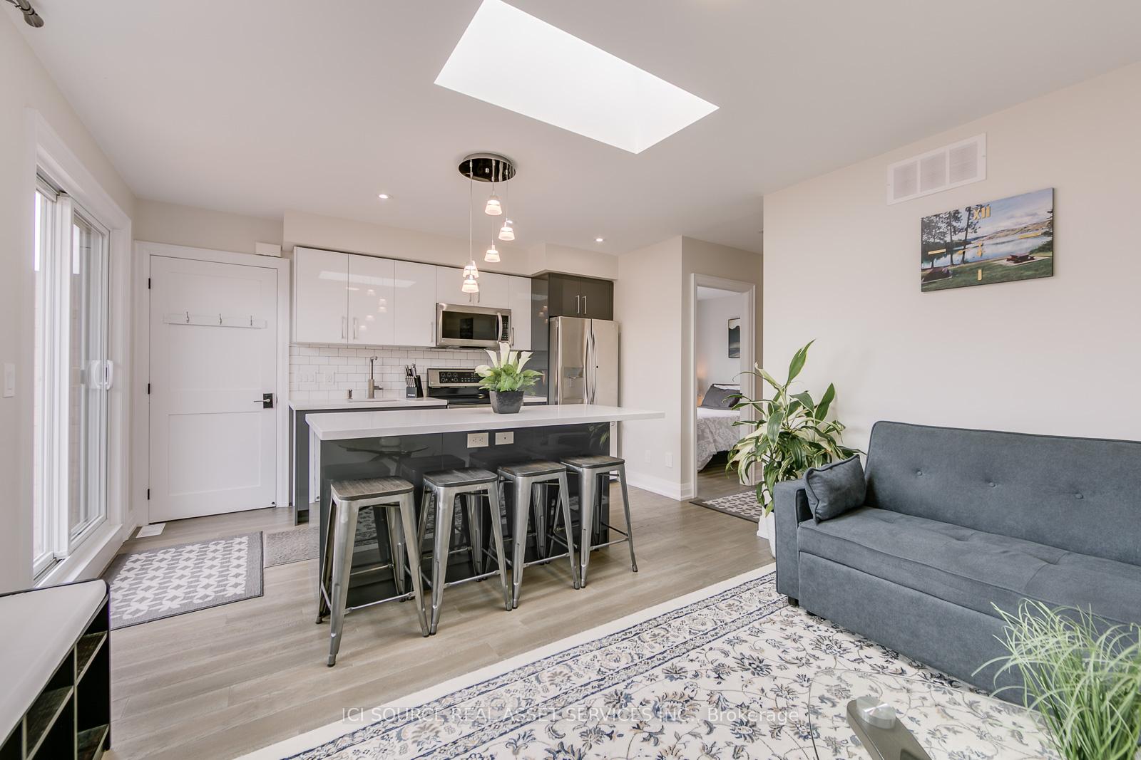 Photo 4 of Unit 3rd Fl, 49 Beatrice Street, Toronto, Trinity-Bellwoods — HOMEH