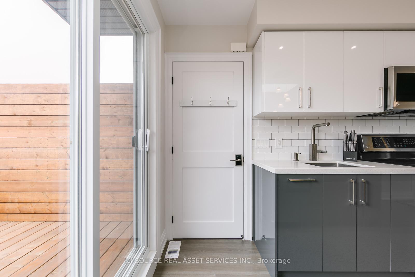Photo 11 of Unit 3rd Fl, 49 Beatrice Street, Toronto, Trinity-Bellwoods — HOMEH