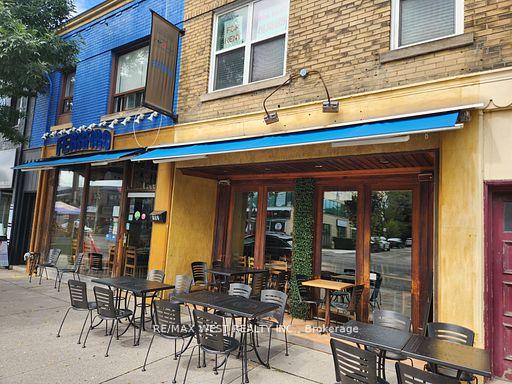 Front of 500A Eglinton Avenue W