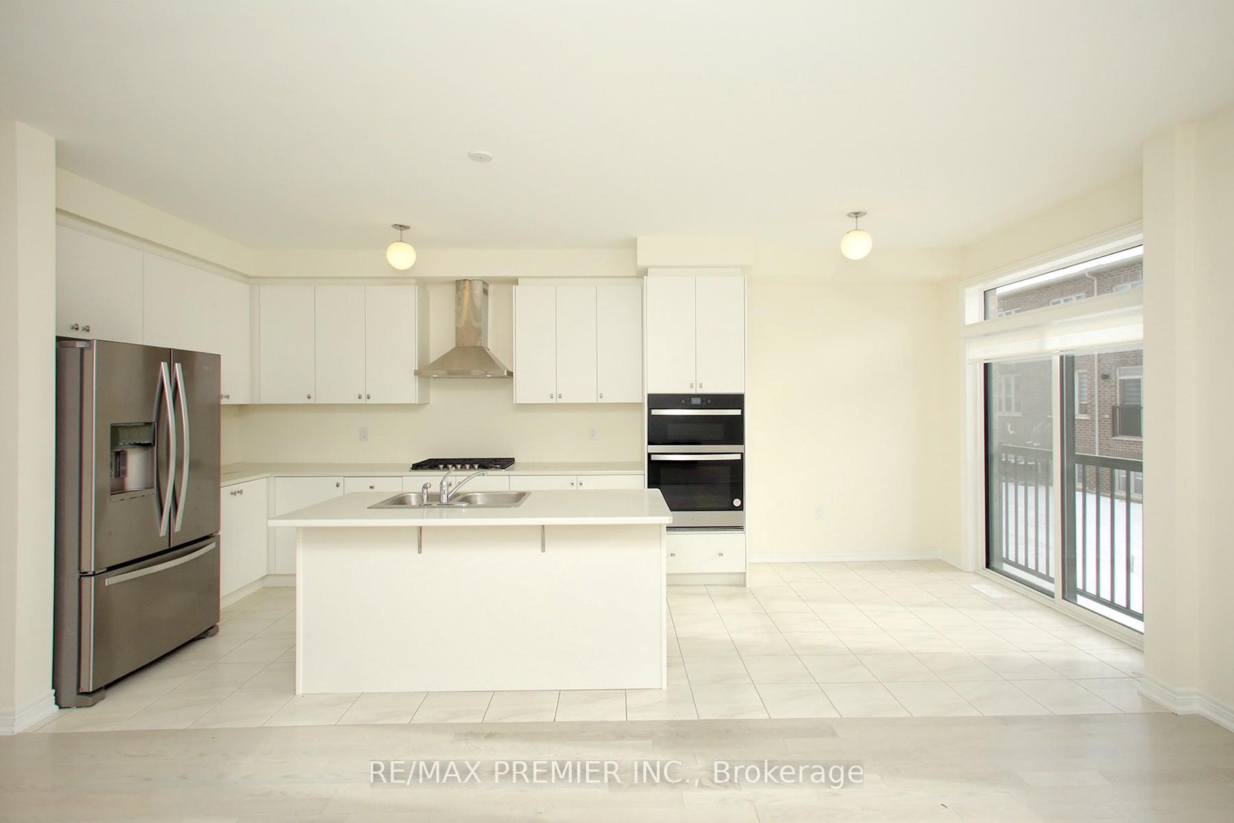 Photo 3 of 55 Kinloss Street, Vaughan, Kleinburg — HOMEH