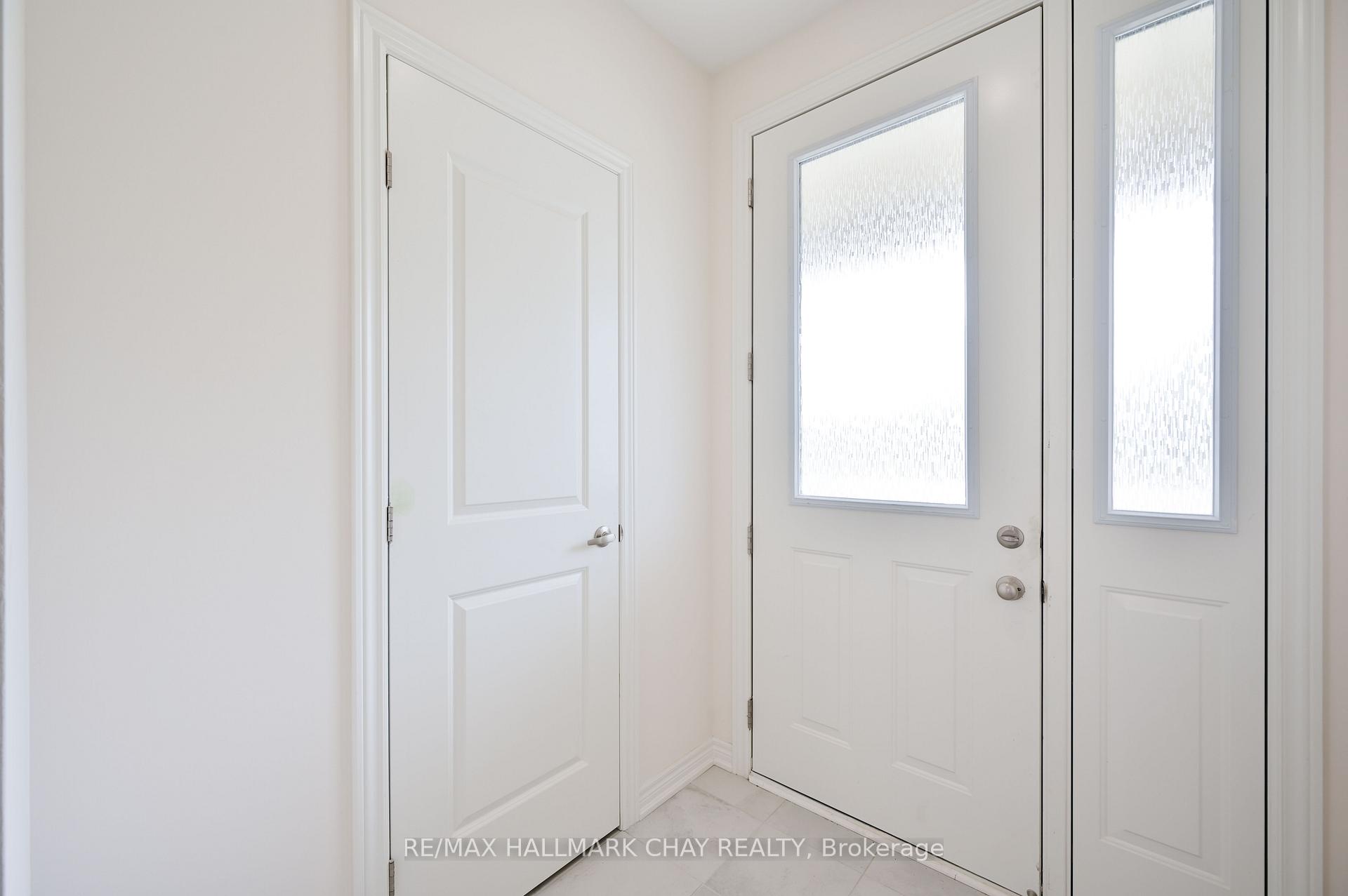Photo 3 of 1063 Garner Road E, Hamilton, Meadowlands — HOMEH