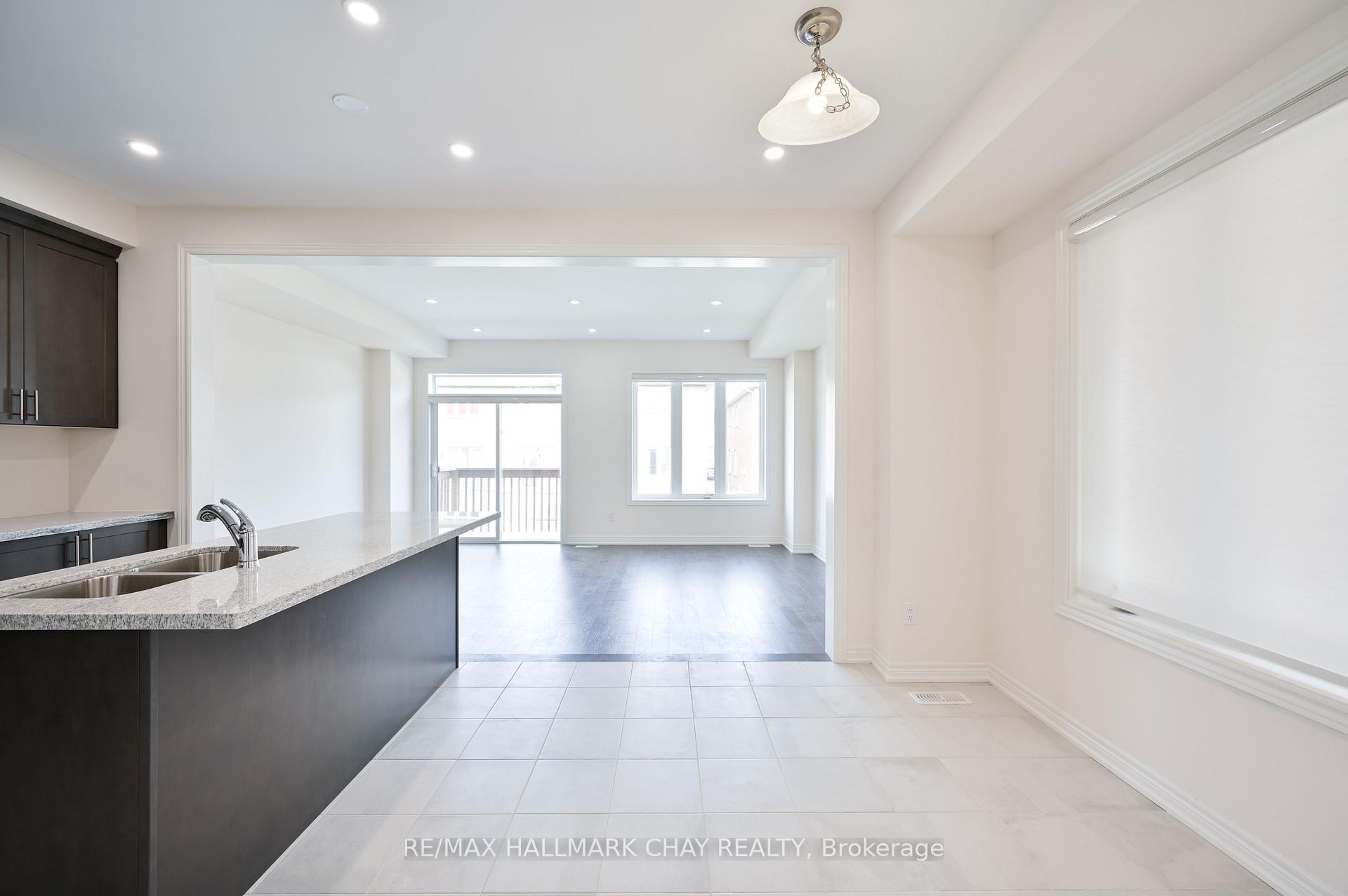 Photo 4 of 1063 Garner Road E, Hamilton, Meadowlands — HOMEH
