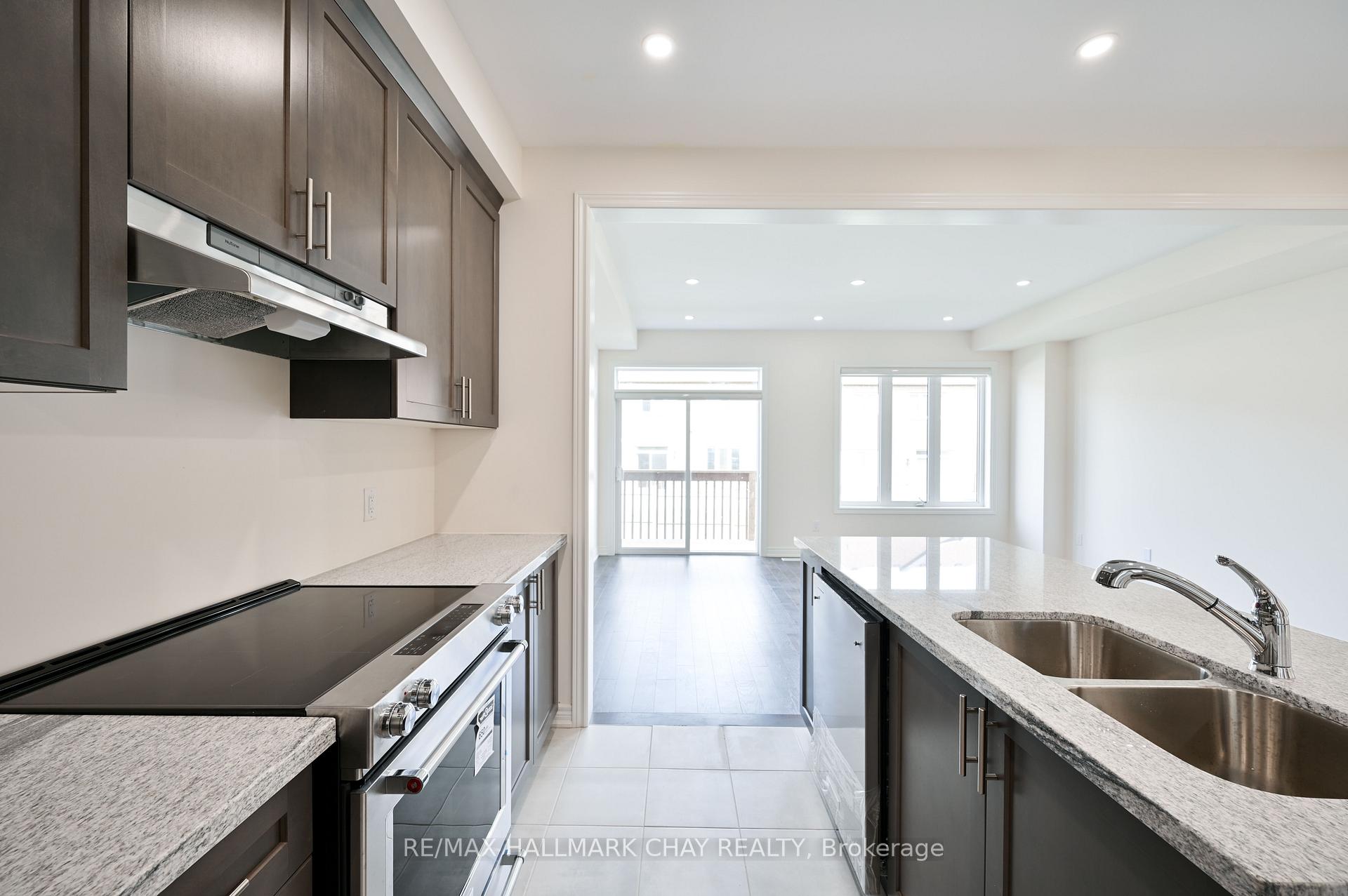 Photo 9 of 1063 Garner Road E, Hamilton, Meadowlands — HOMEH