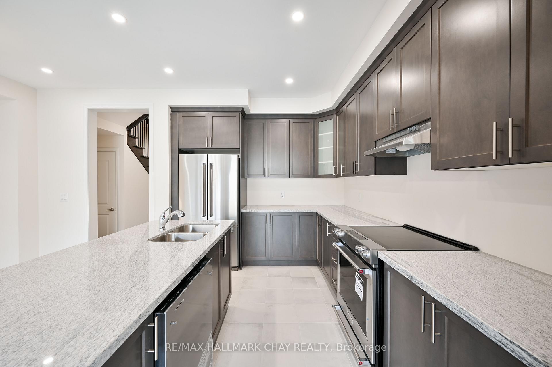 Photo 11 of 1063 Garner Road E, Hamilton, Meadowlands — HOMEH