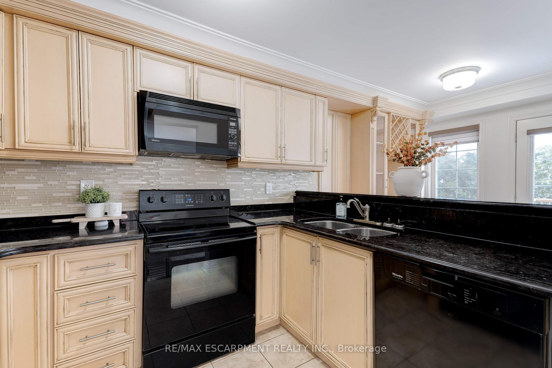 Photo 11 of Unit 5, 151 Green Road, Hamilton, Stoney Creek — HOMEH