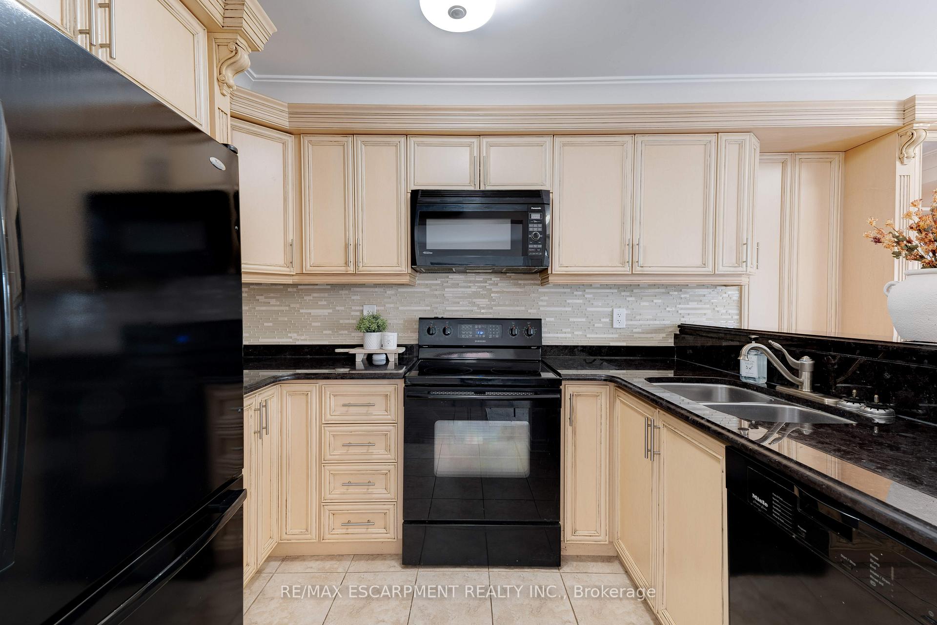 Photo 12 of Unit 5, 151 Green Road, Hamilton, Stoney Creek — HOMEH