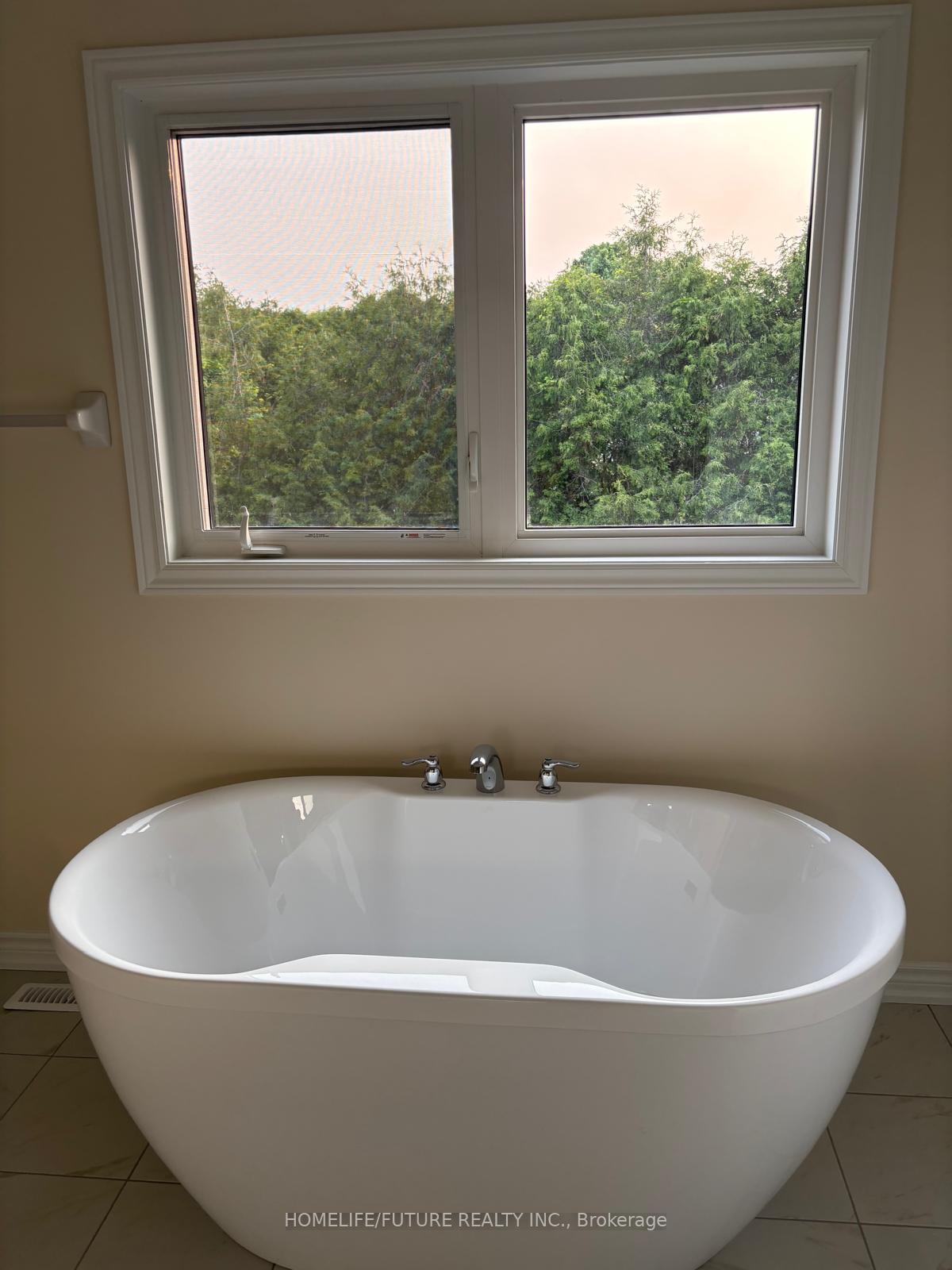 Photo 9 of 90 North Garden Boulevard, Scugog, Port Perry — HOMEH