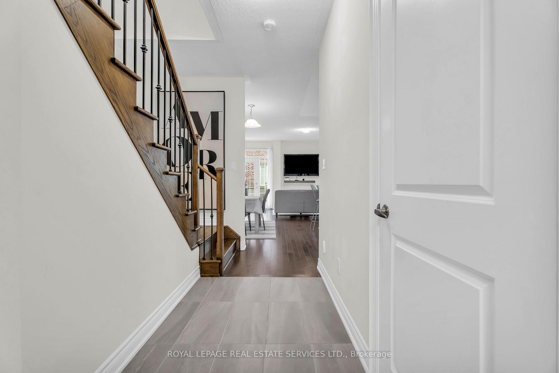 Photo 2 of Unit UPPER, 4 Hammerslea Court, Brampton, Bram West — HOMEH
