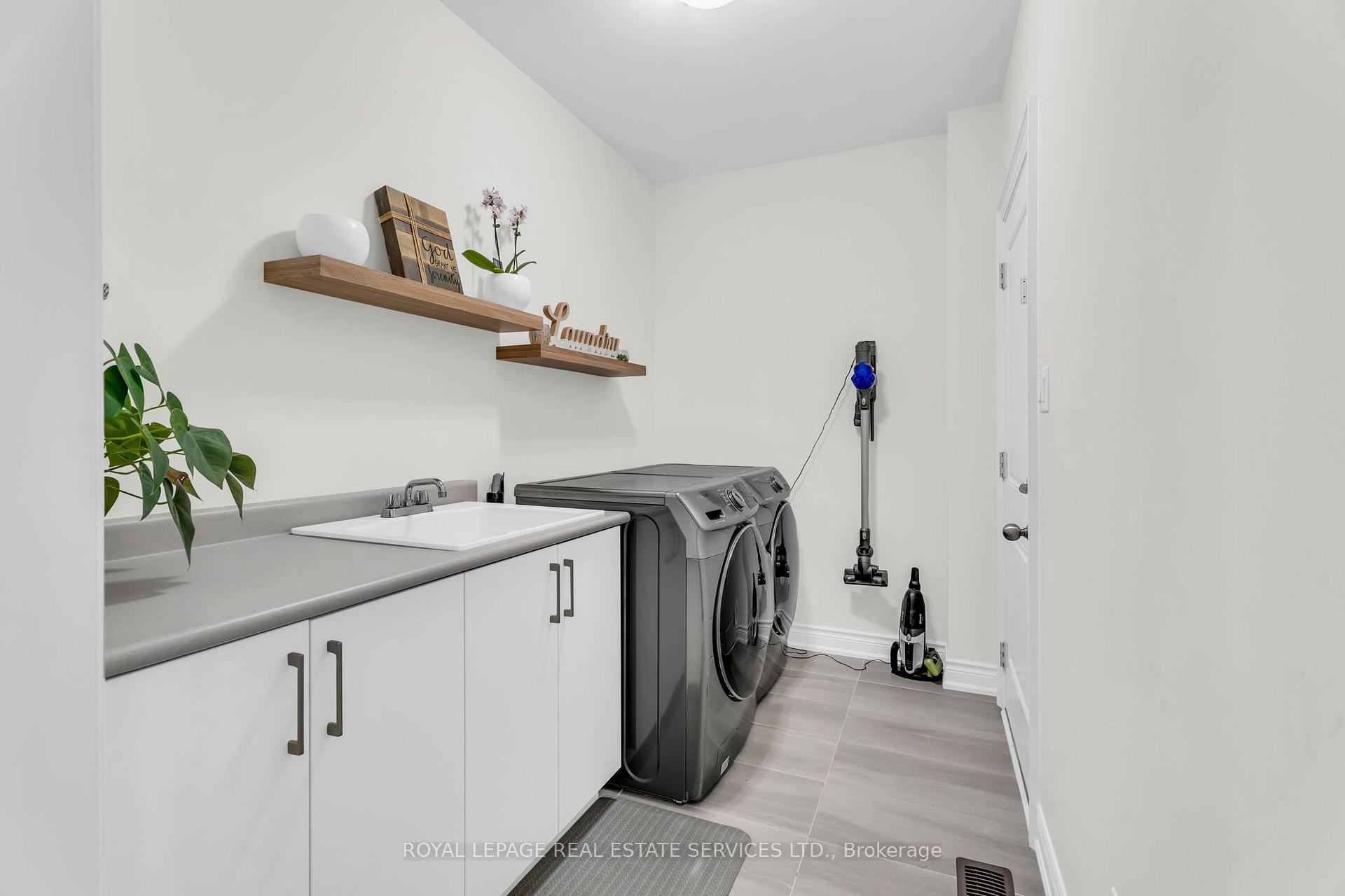 Photo 13 of Unit UPPER, 4 Hammerslea Court, Brampton, Bram West — HOMEH