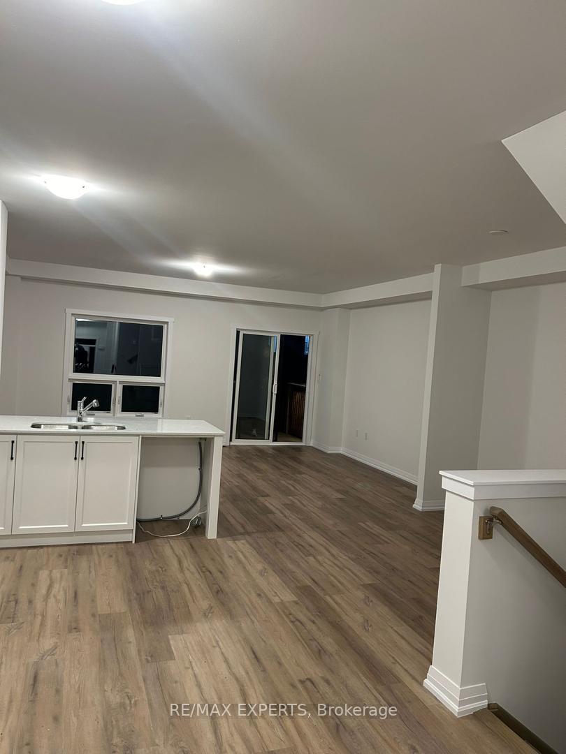 Photo 3 of 213 Lormont Boulevard, Hamilton, Stoney Creek Mountain — HOMEH