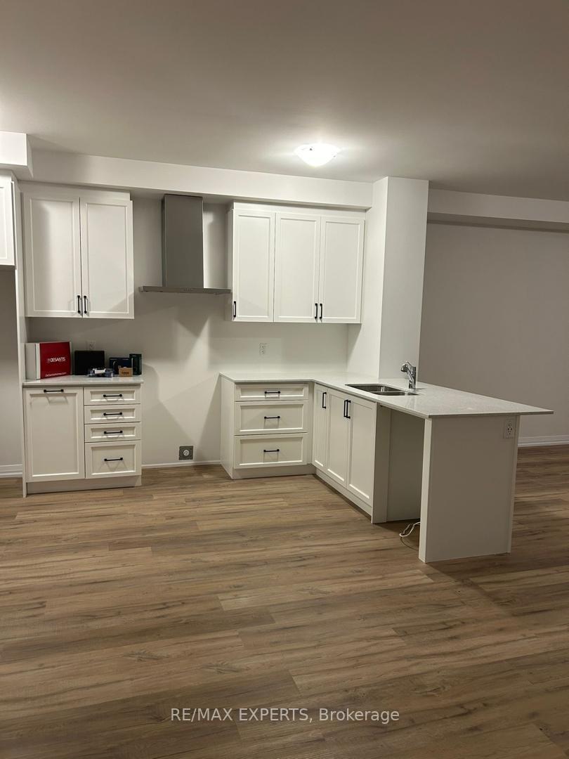 Photo 4 of 213 Lormont Boulevard, Hamilton, Stoney Creek Mountain — HOMEH