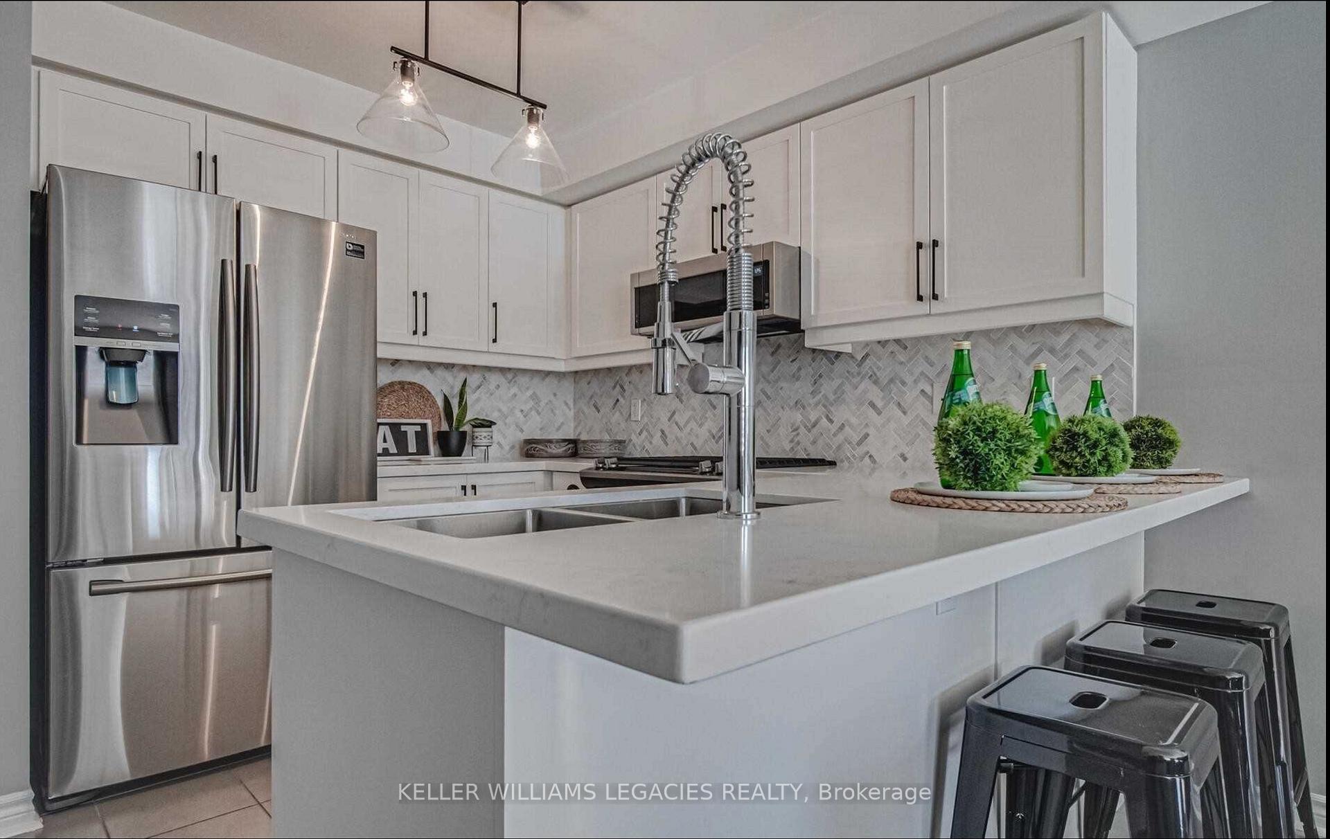 Photo 8 of 11 Carey Lane, Clarington, Bowmanville — HOMEH