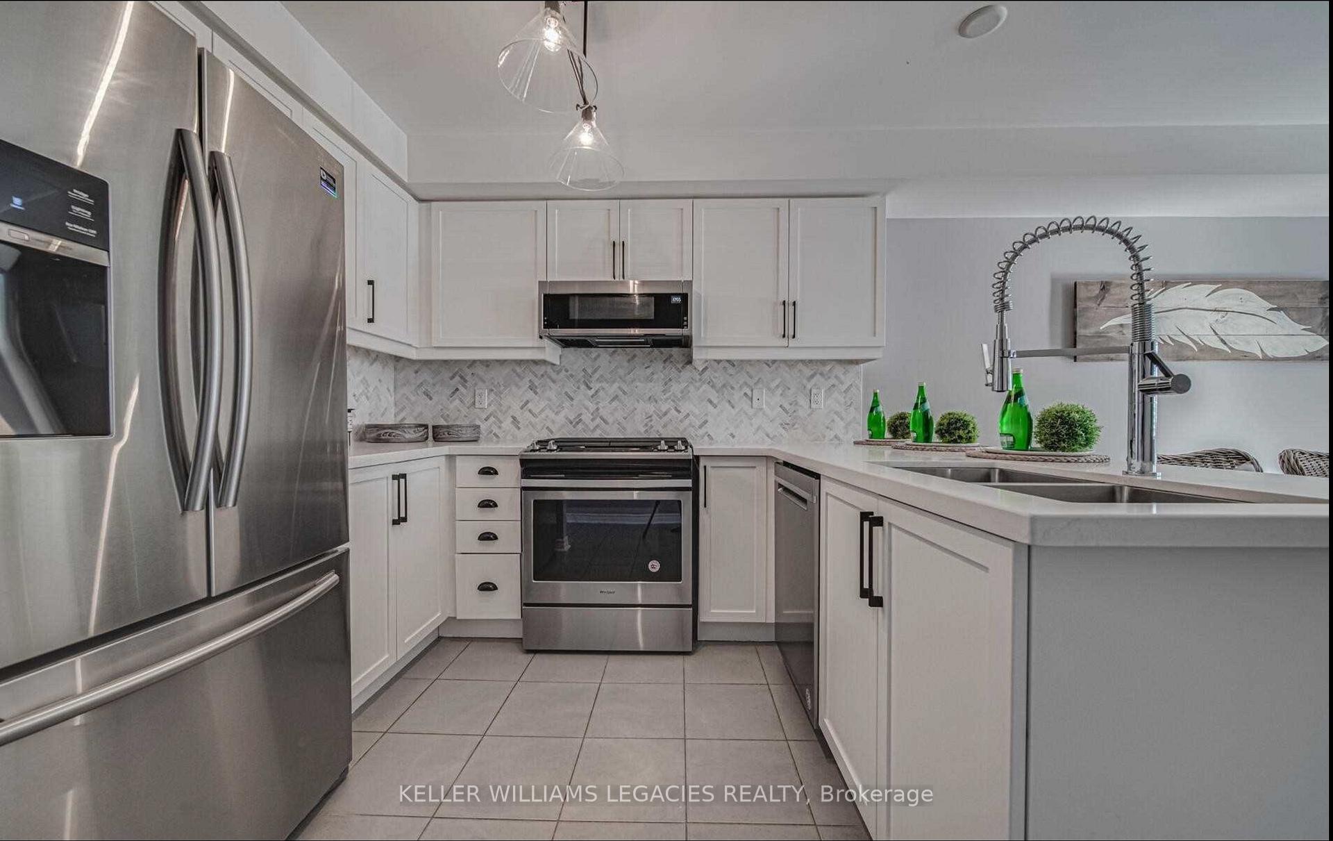 Photo 5 of 11 Carey Lane, Clarington, Bowmanville — HOMEH