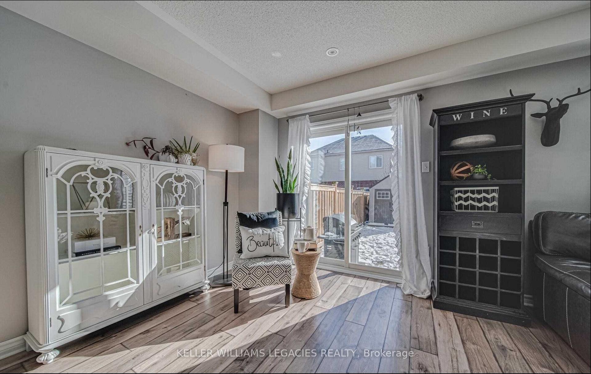 Photo 6 of 11 Carey Lane, Clarington, Bowmanville — HOMEH