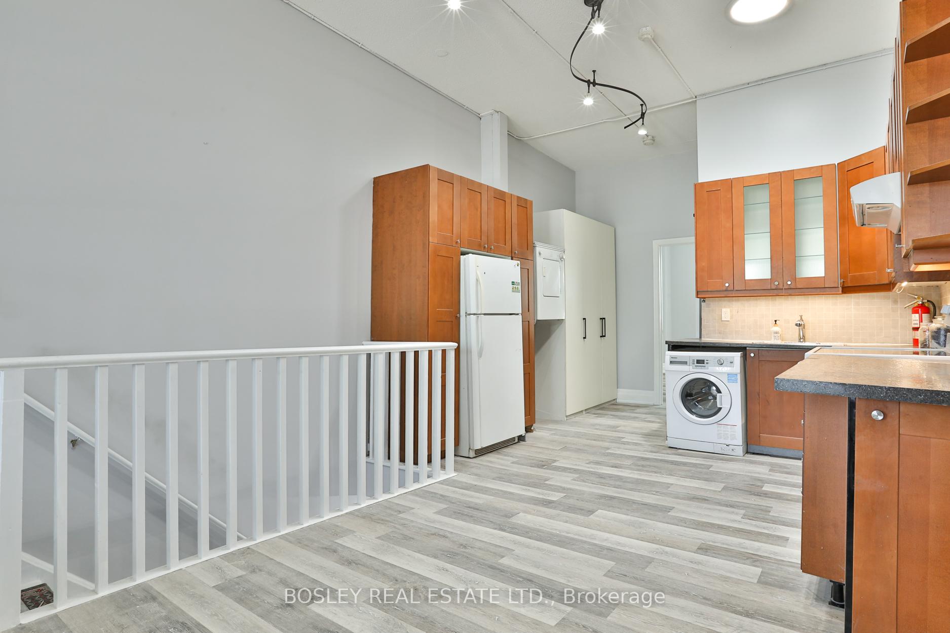 Photo 3 of Unit 3rd fl, 179 Queen Street E, Toronto, Moss Park — HOMEH