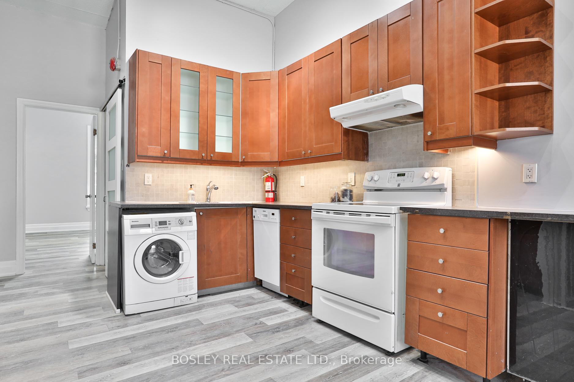 Photo 5 of Unit 3rd fl, 179 Queen Street E, Toronto, Moss Park — HOMEH