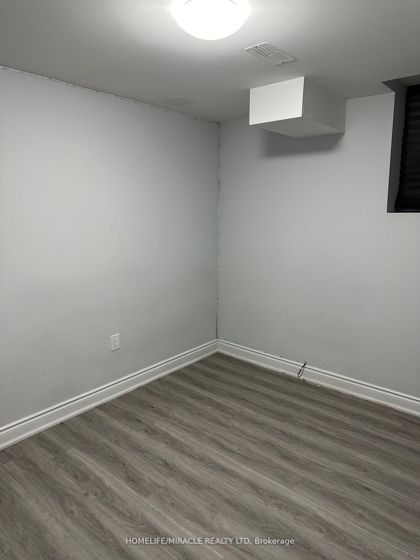 Photo 8 of Unit Bsmt, 132 Owlridge Drive, Brampton, Credit Valley — HOMEH