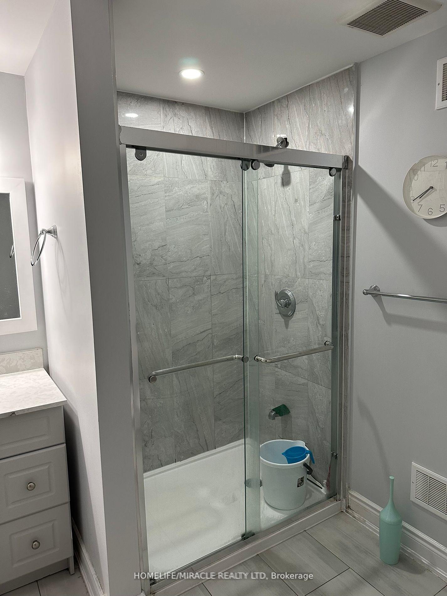Photo 12 of Unit Bsmt, 132 Owlridge Drive, Brampton, Credit Valley — HOMEH