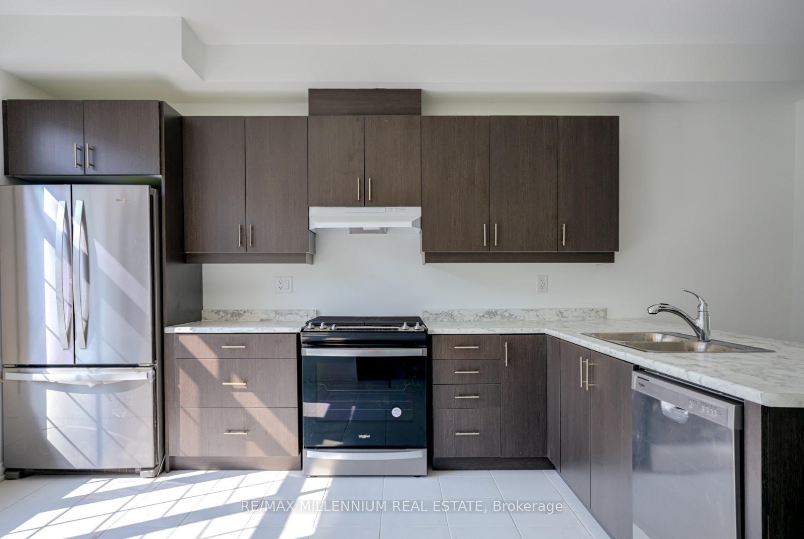 Photo 4 of 9 Selfridge Way, Whitby, Downtown Whitby — HOMEH