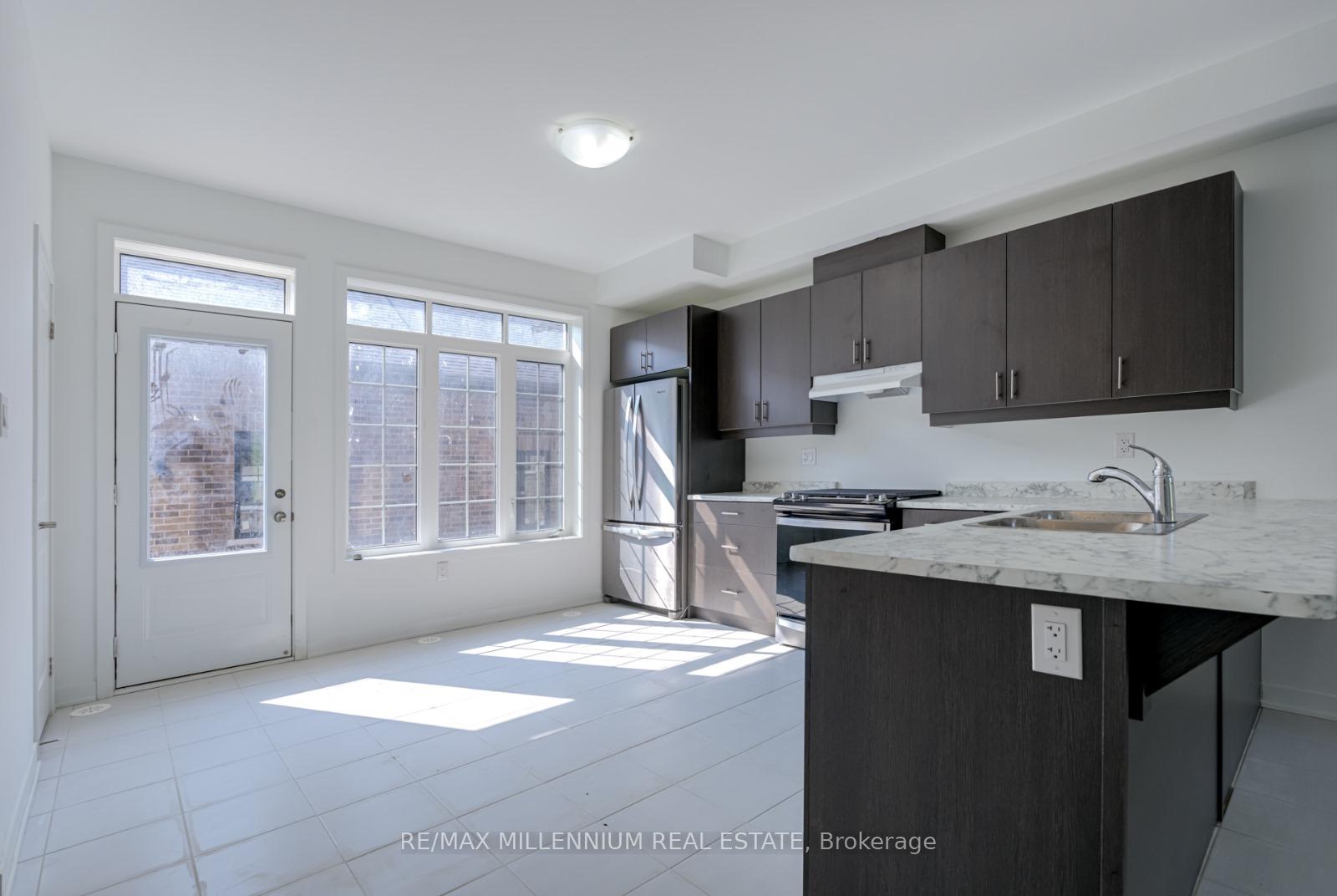 Photo 6 of 9 Selfridge Way, Whitby, Downtown Whitby — HOMEH