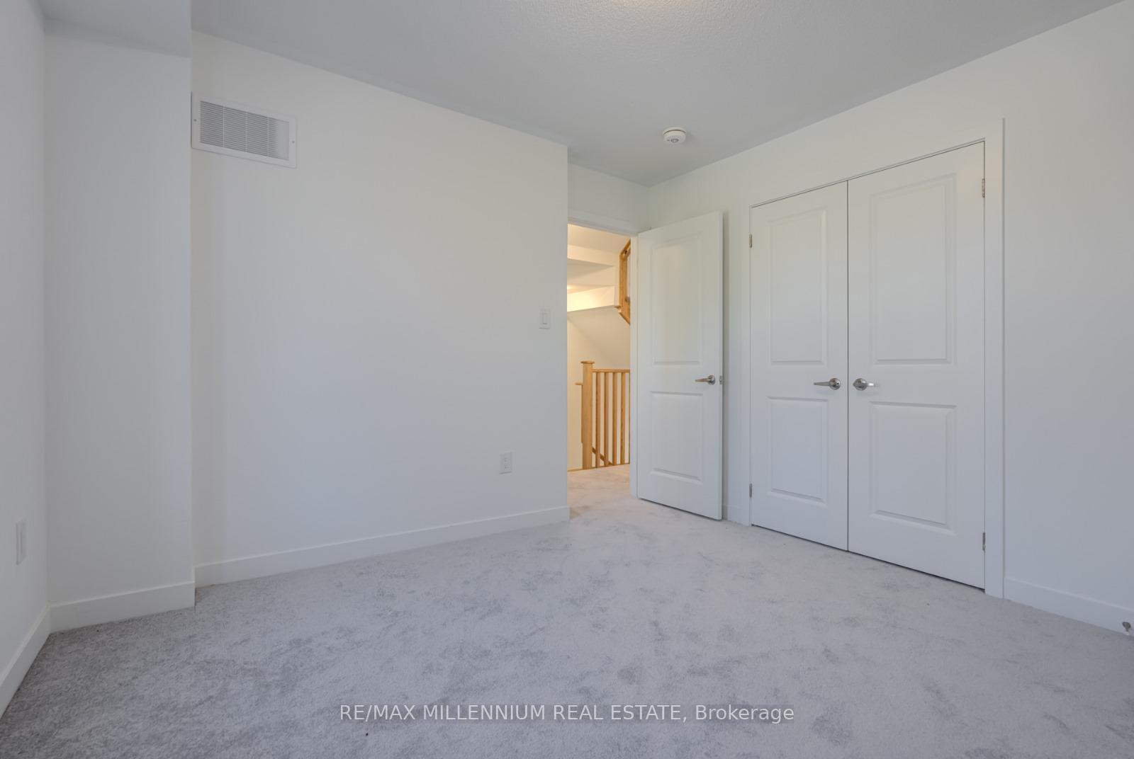 Photo 10 of 9 Selfridge Way, Whitby, Downtown Whitby — HOMEH