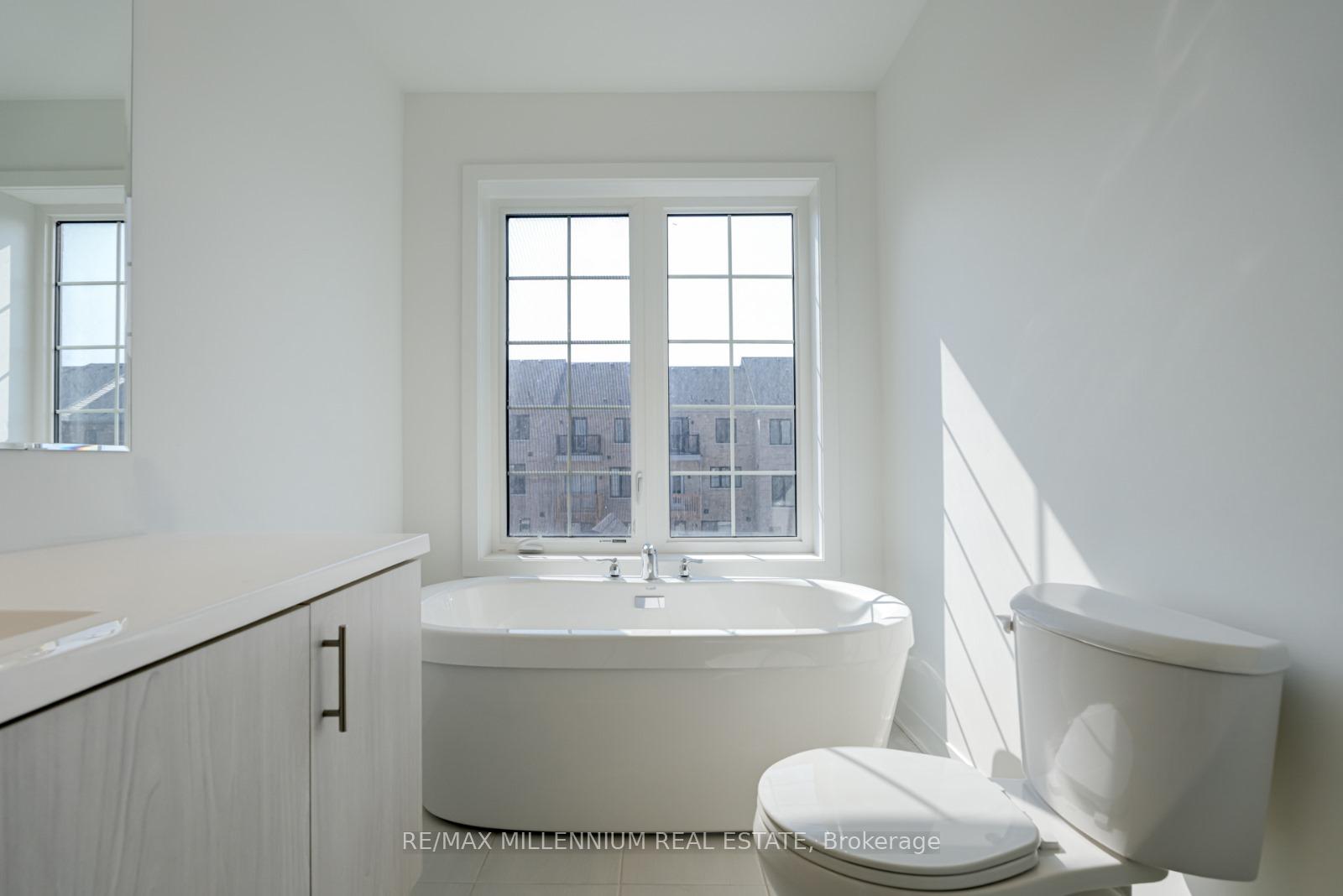Photo 21 of 9 Selfridge Way, Whitby, Downtown Whitby — HOMEH