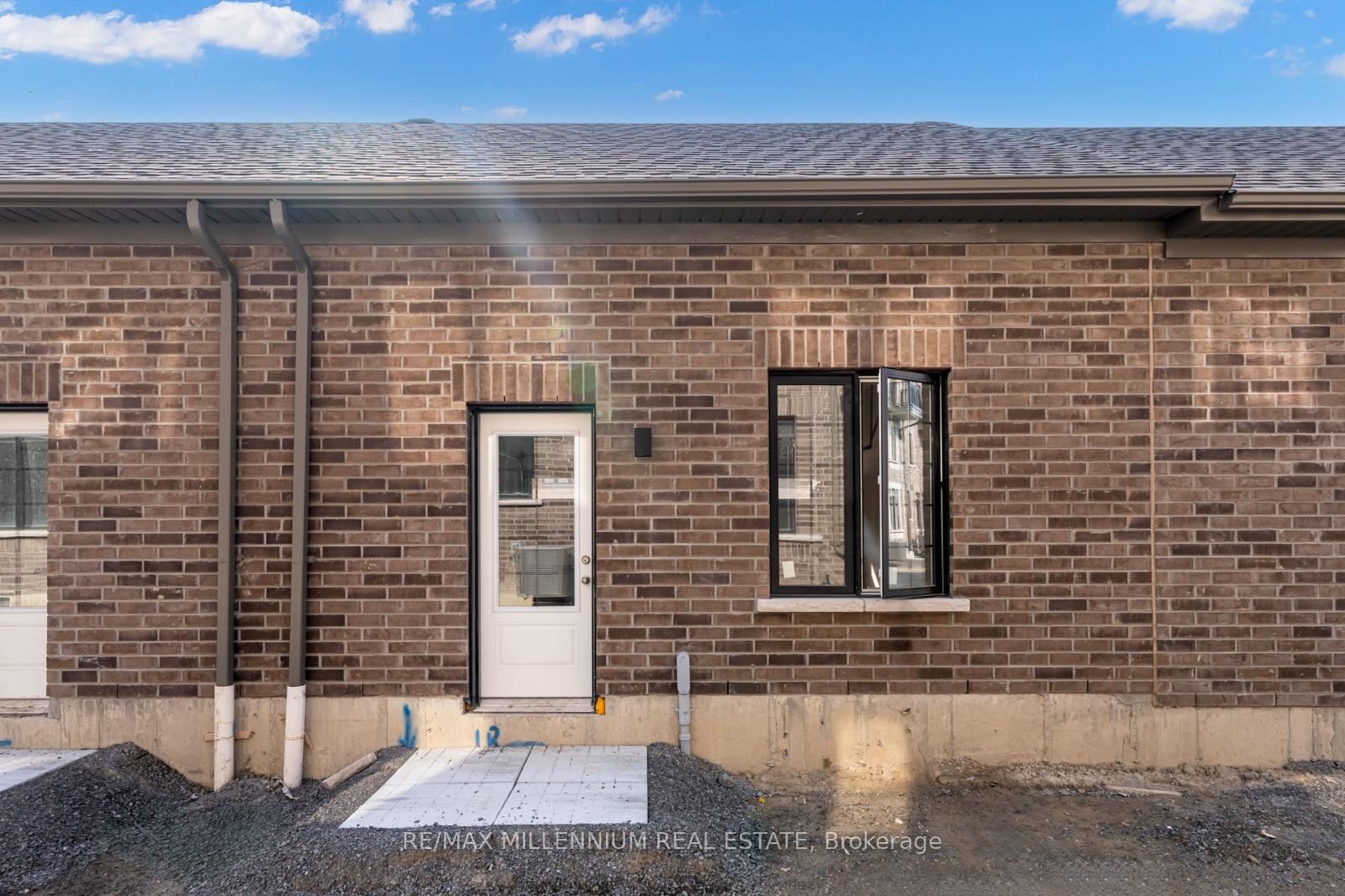 Photo 23 of 9 Selfridge Way, Whitby, Downtown Whitby — HOMEH