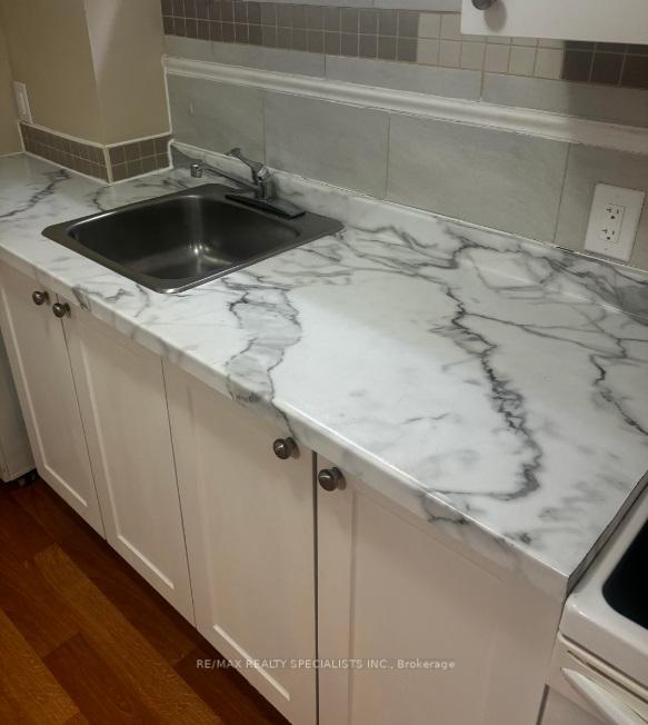 Photo 8 of Unit 2ndUnit, 20 Roseville Drive, Brampton, Brampton South — HOMEH