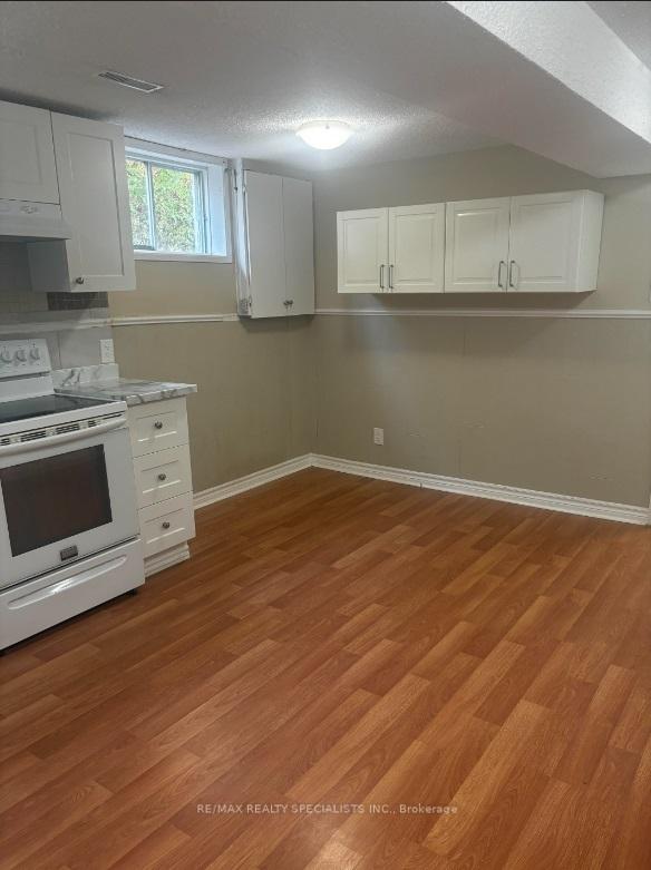 Photo 10 of Unit 2ndUnit, 20 Roseville Drive, Brampton, Brampton South — HOMEH
