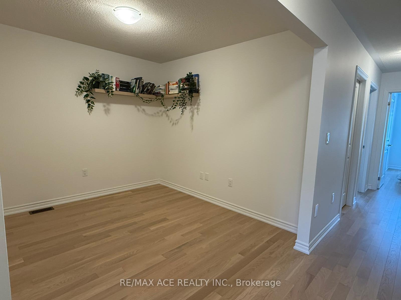 Photo 5 of 31 Floodgate Road, Whitby, Rural Whitby — HOMEH
