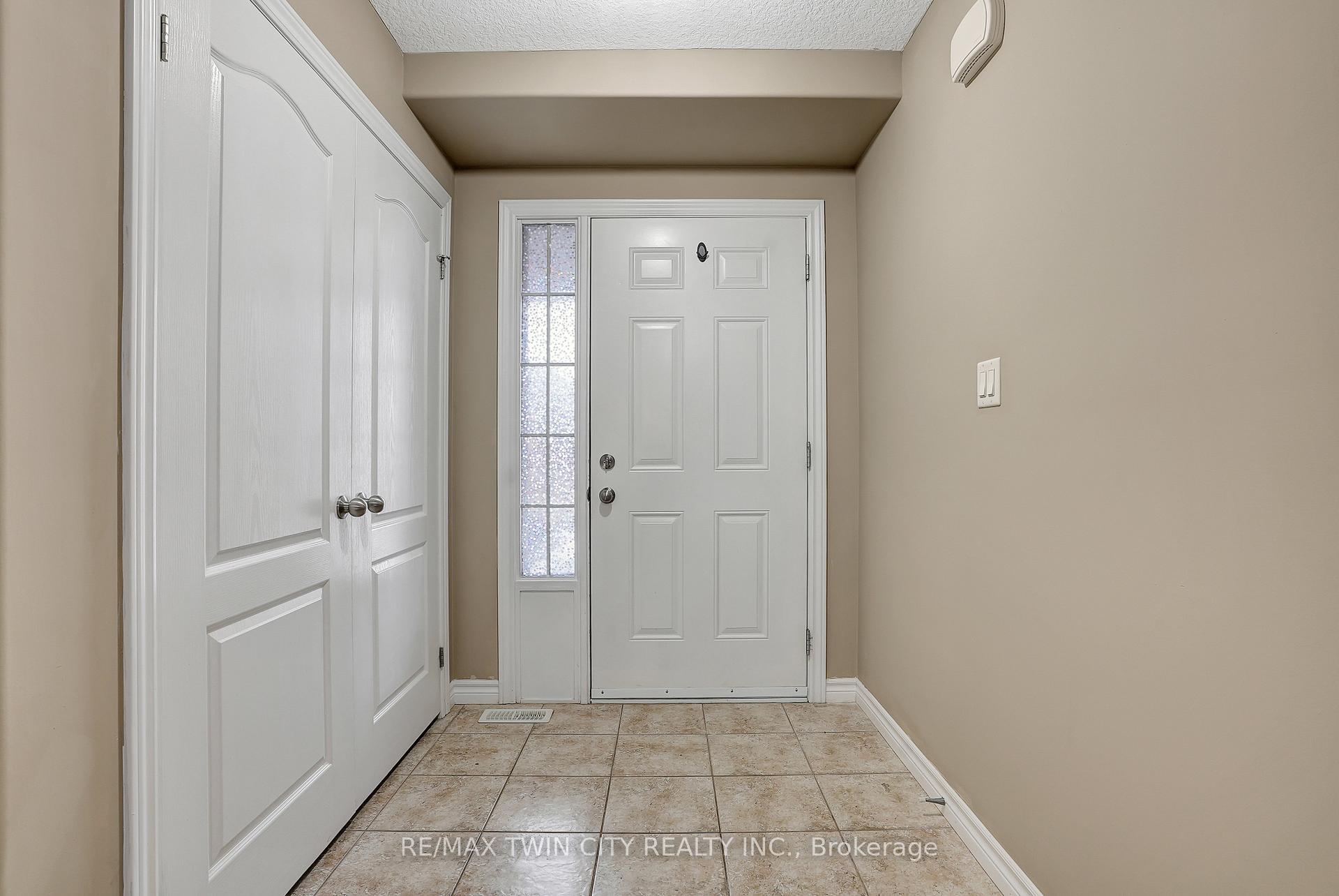 Photo 4 of 561 Landgren Court, Kitchener — HOMEH
