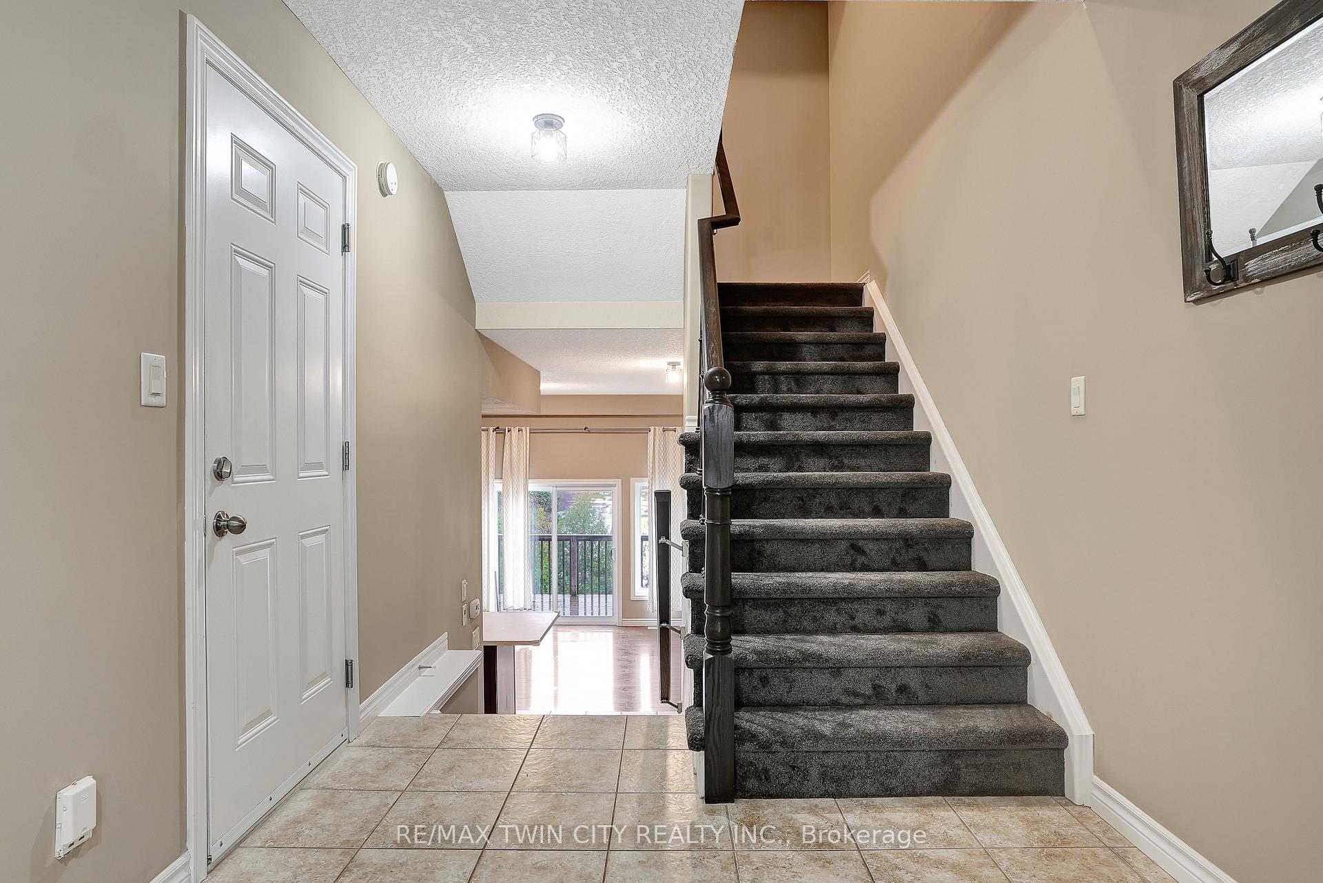 Photo 3 of 561 Landgren Court, Kitchener — HOMEH