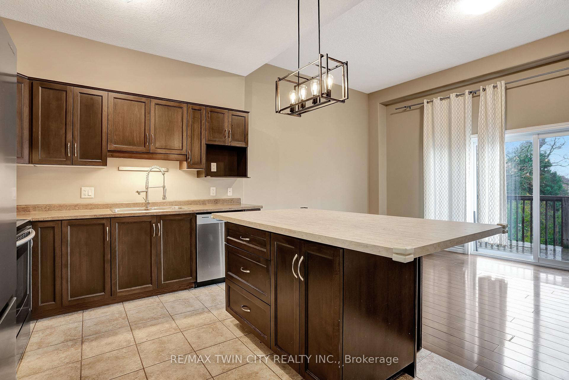 Photo 5 of 561 Landgren Court, Kitchener — HOMEH