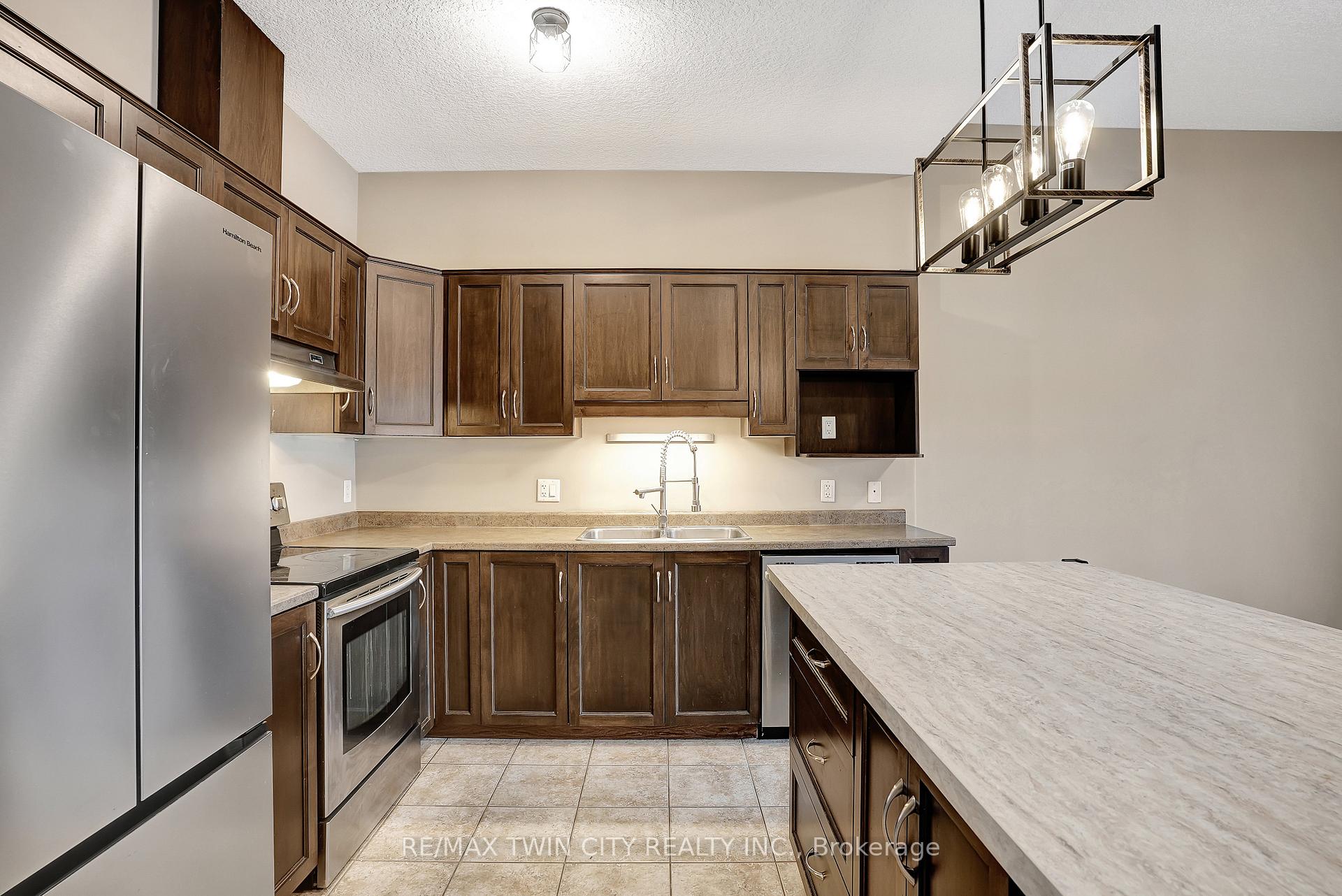 Photo 6 of 561 Landgren Court, Kitchener — HOMEH