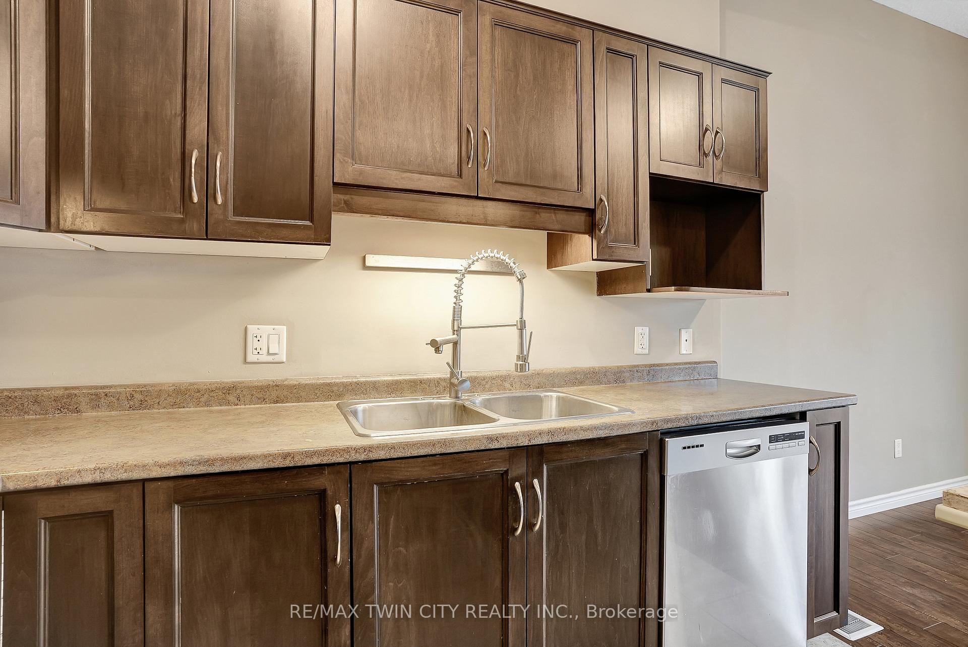 Photo 8 of 561 Landgren Court, Kitchener — HOMEH