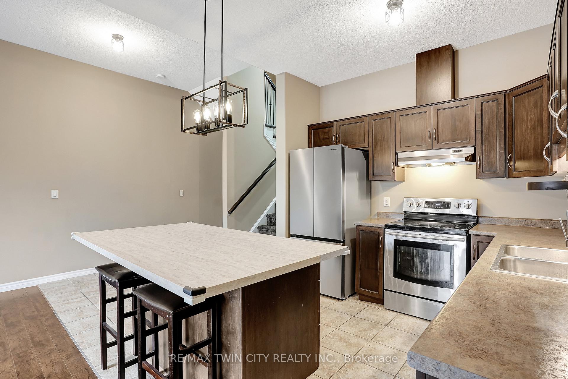 Photo 9 of 561 Landgren Court, Kitchener — HOMEH