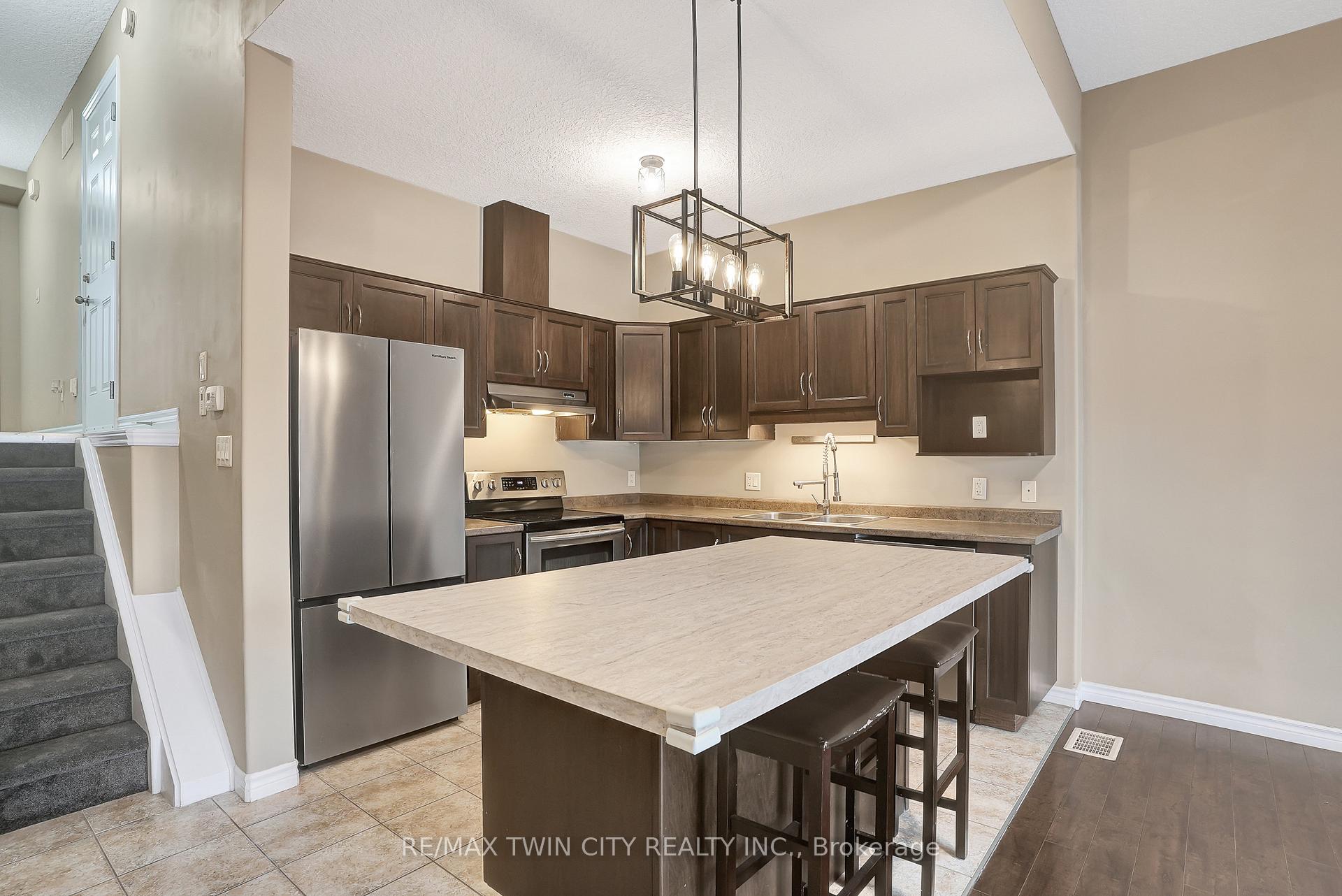 Photo 11 of 561 Landgren Court, Kitchener — HOMEH