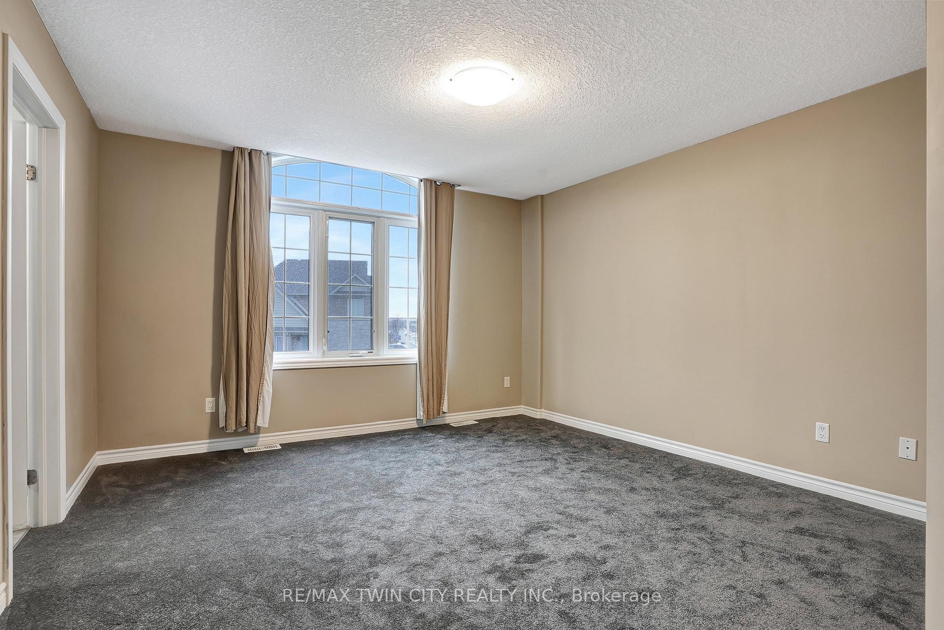 Photo 17 of 561 Landgren Court, Kitchener — HOMEH