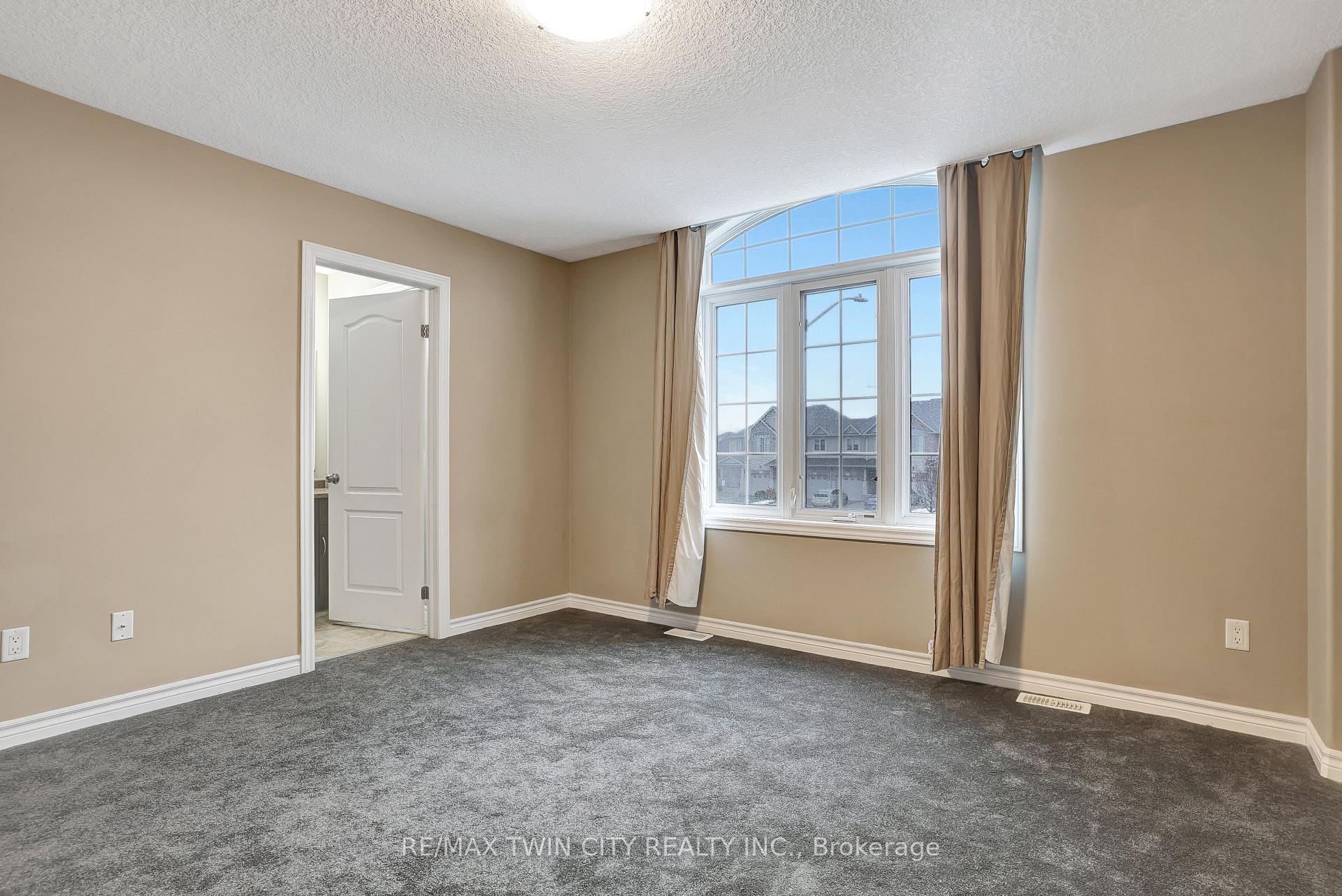 Photo 20 of 561 Landgren Court, Kitchener — HOMEH
