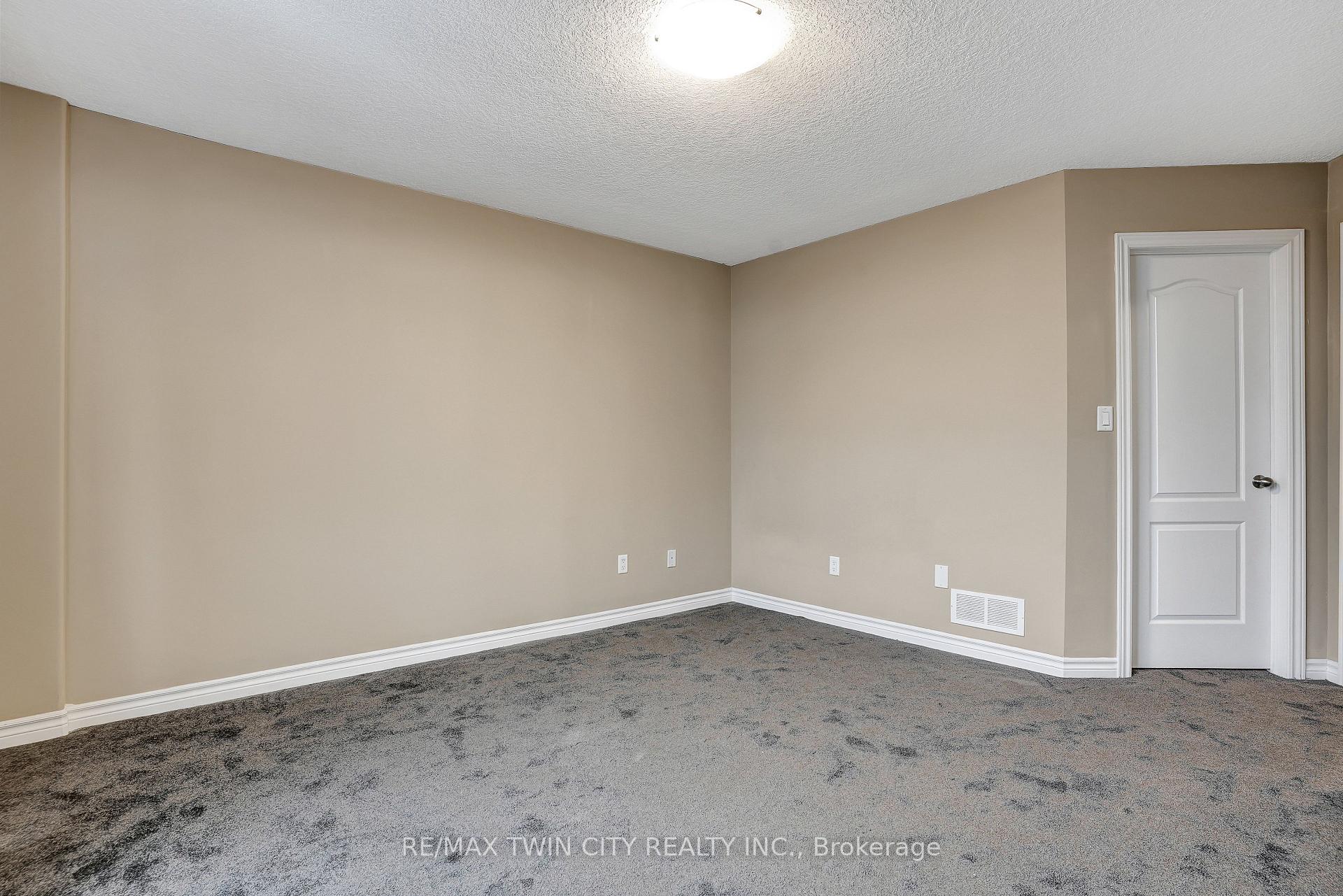 Photo 18 of 561 Landgren Court, Kitchener — HOMEH