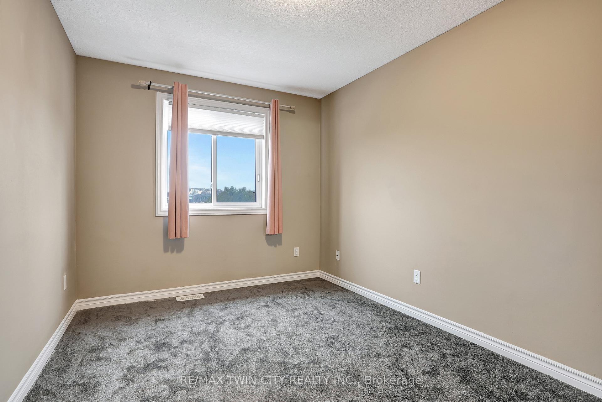 Photo 23 of 561 Landgren Court, Kitchener — HOMEH