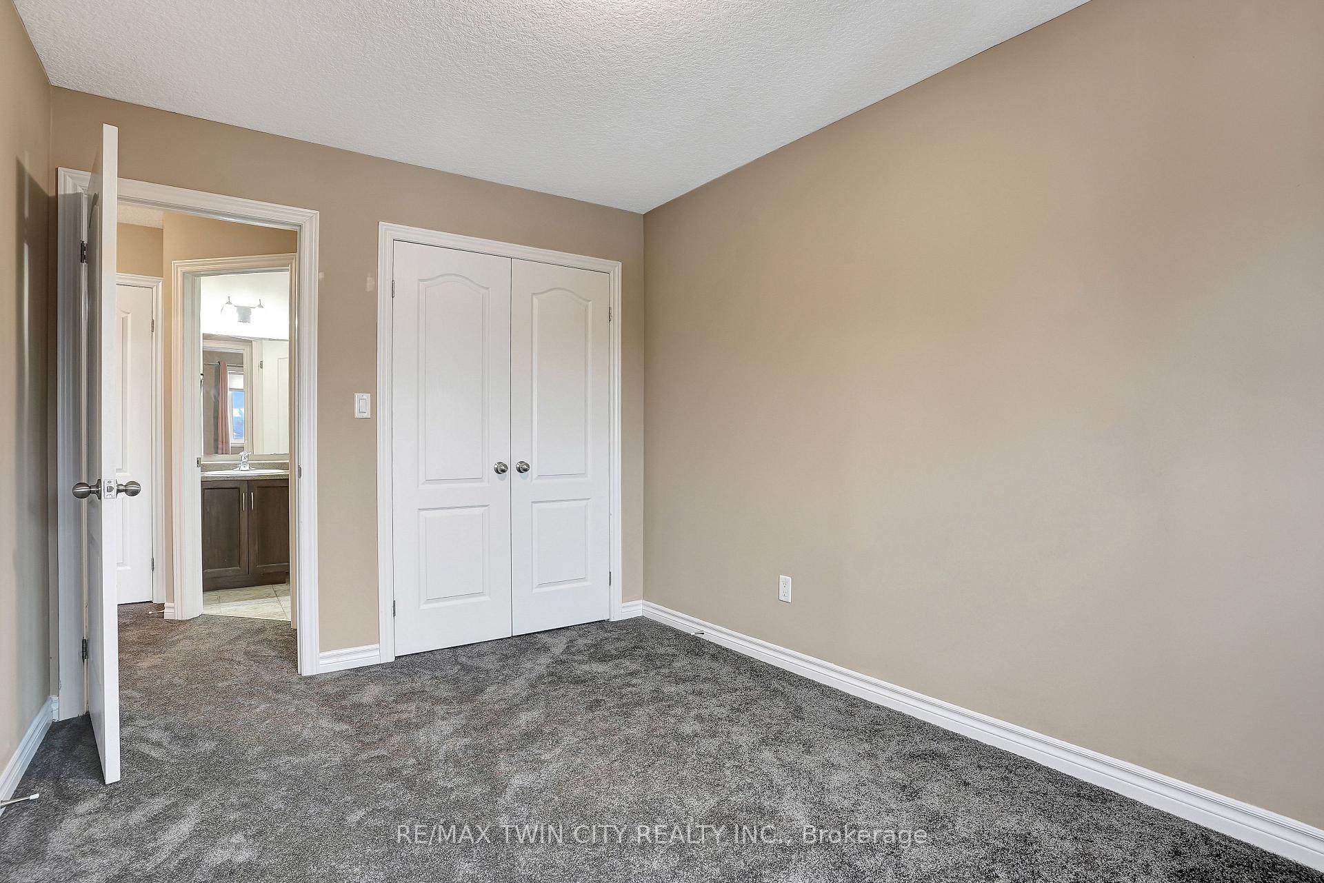 Photo 25 of 561 Landgren Court, Kitchener — HOMEH