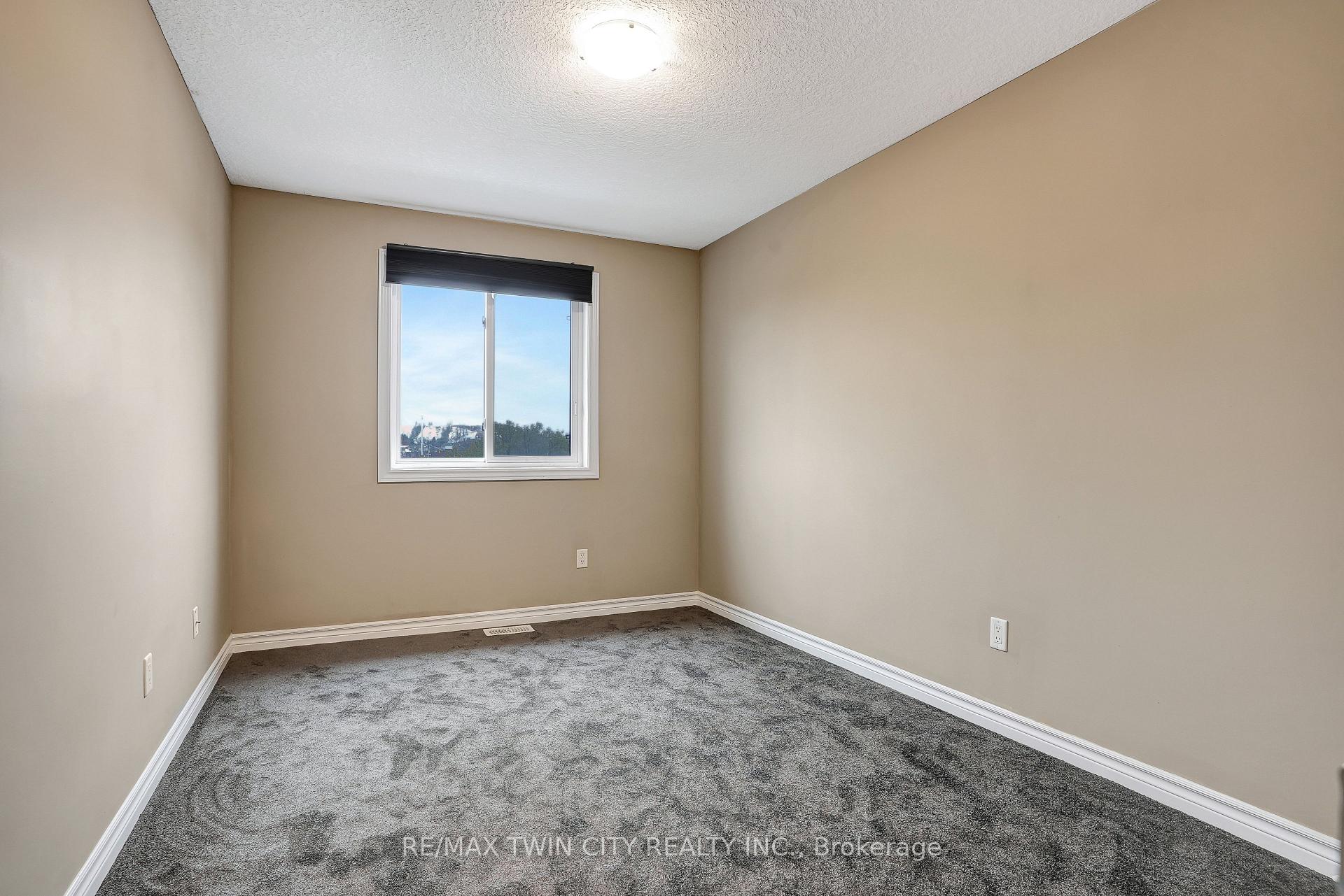 Photo 27 of 561 Landgren Court, Kitchener — HOMEH