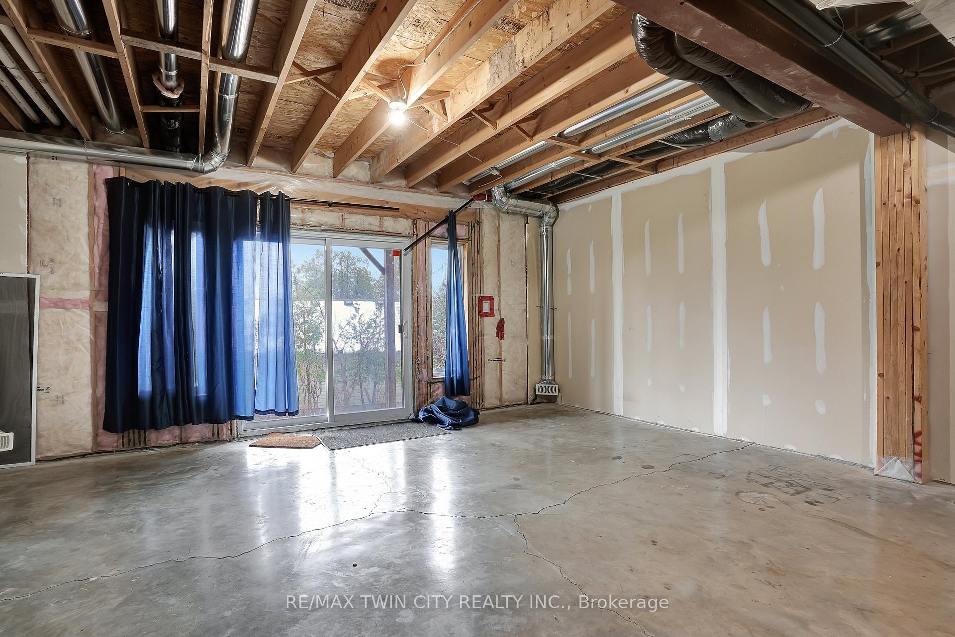 Photo 29 of 561 Landgren Court, Kitchener — HOMEH