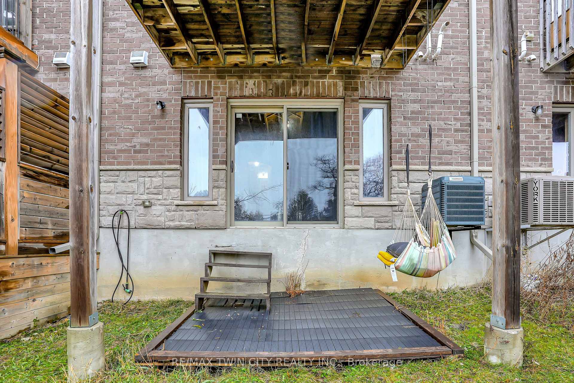 Photo 35 of 561 Landgren Court, Kitchener — HOMEH