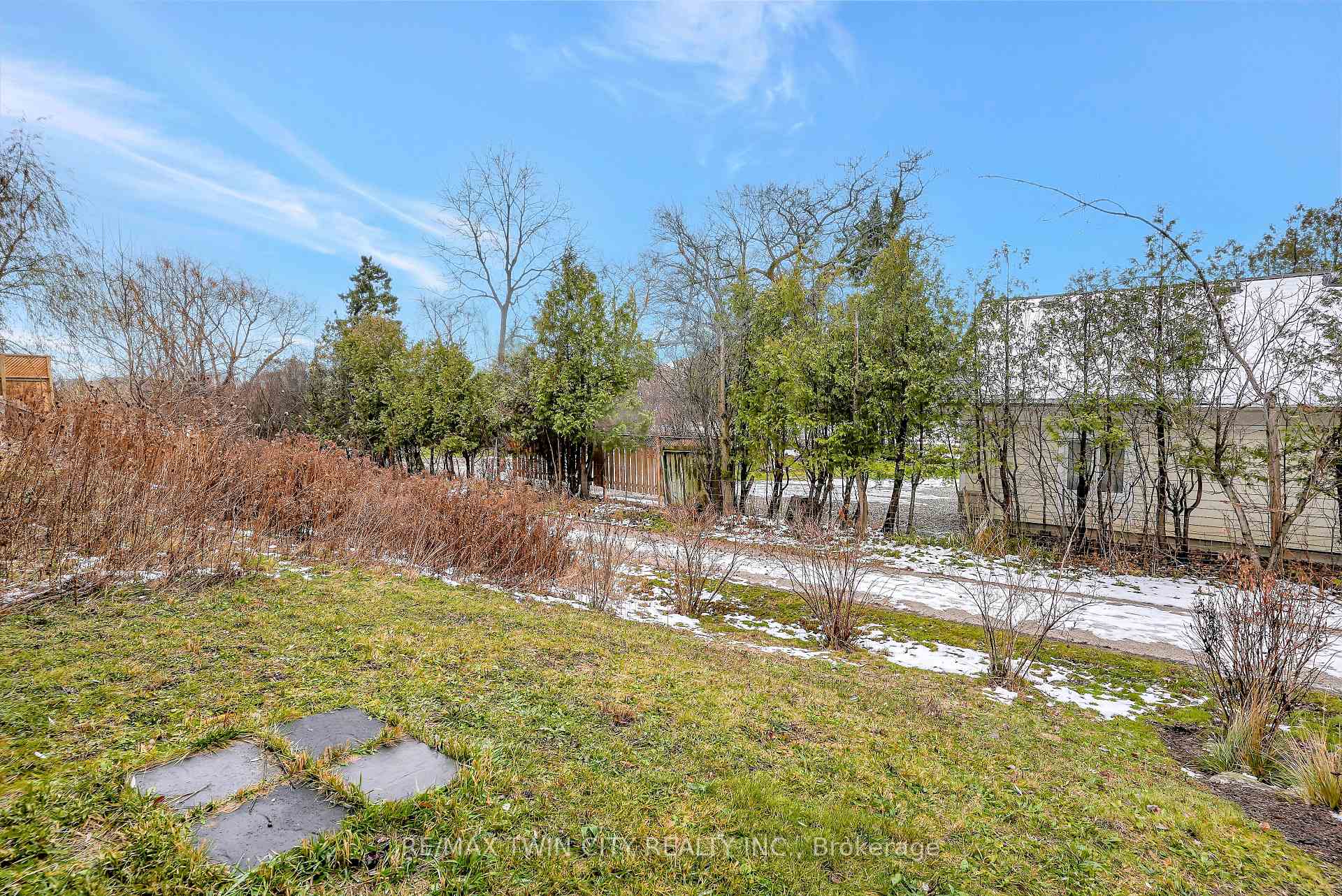 Photo 36 of 561 Landgren Court, Kitchener — HOMEH