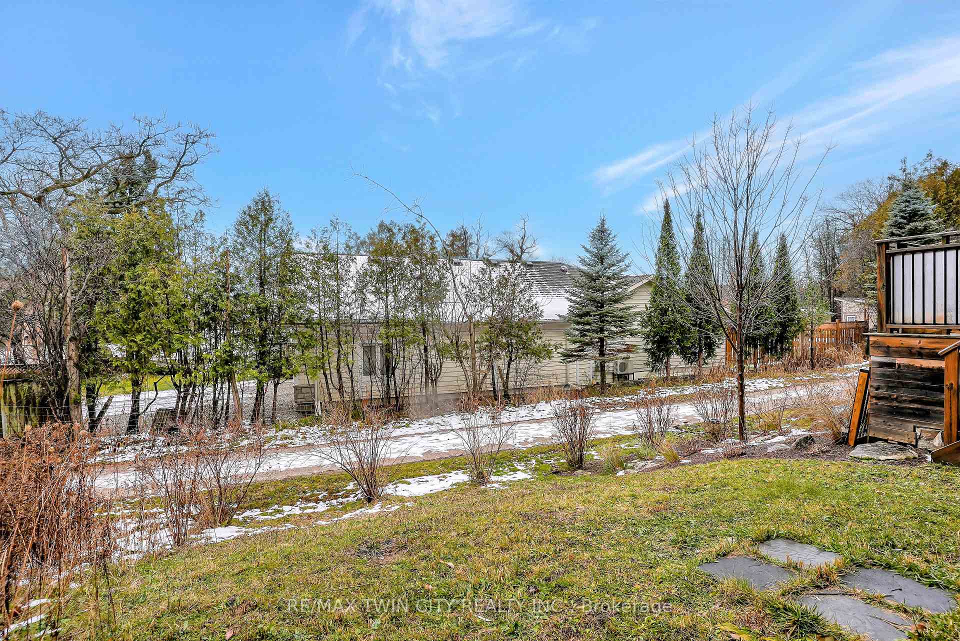 Photo 38 of 561 Landgren Court, Kitchener — HOMEH